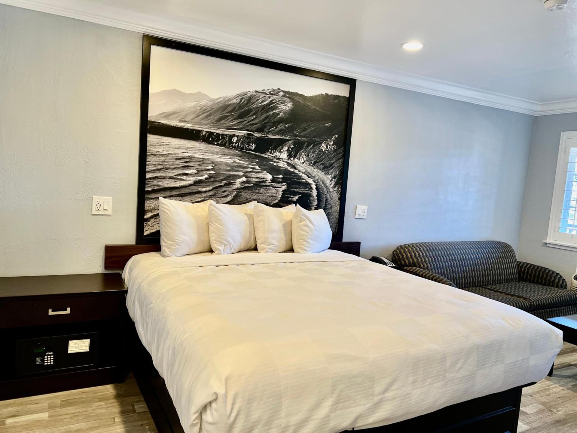 Aura Inn Monterey photo 41