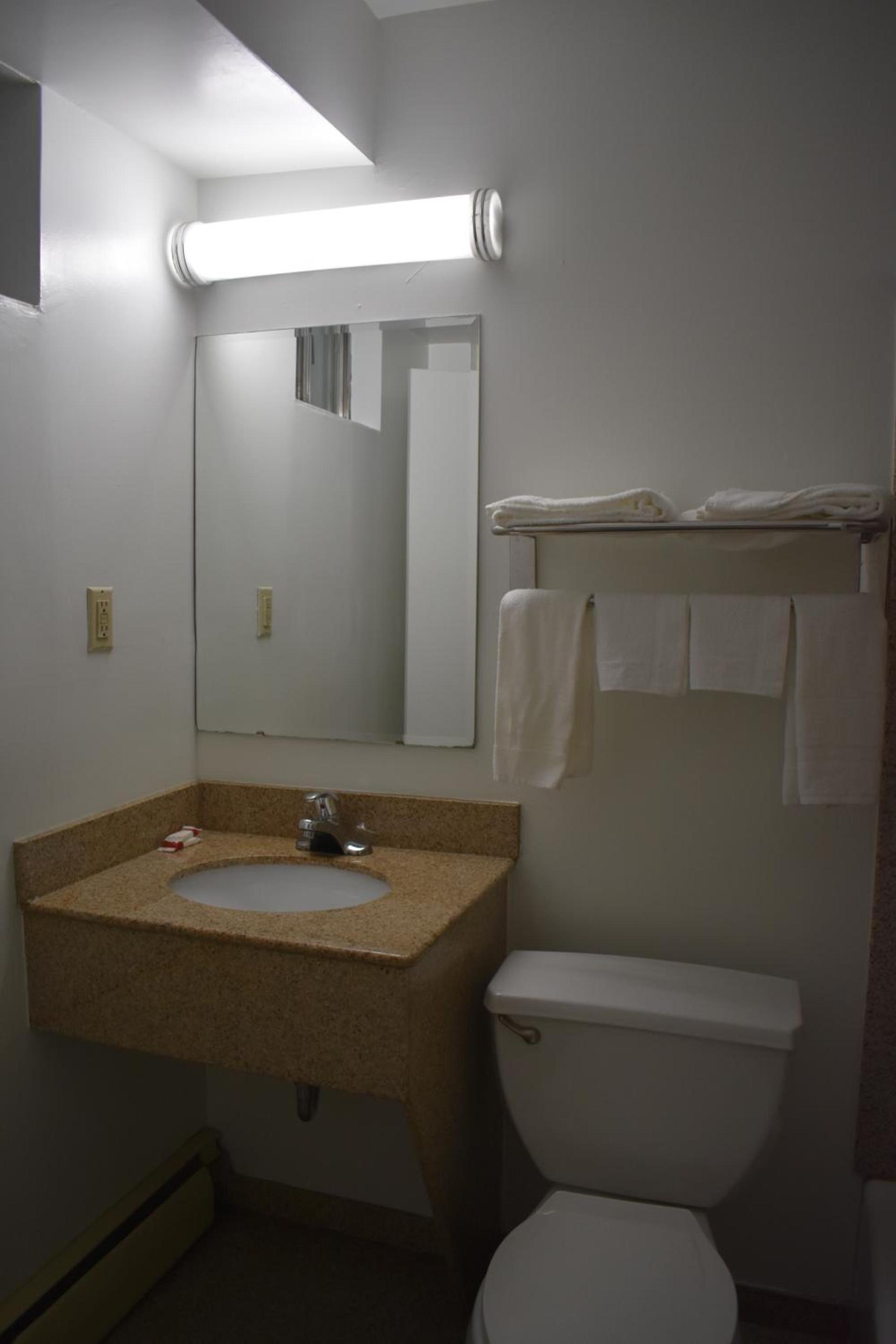 South Hills Motel photo 32