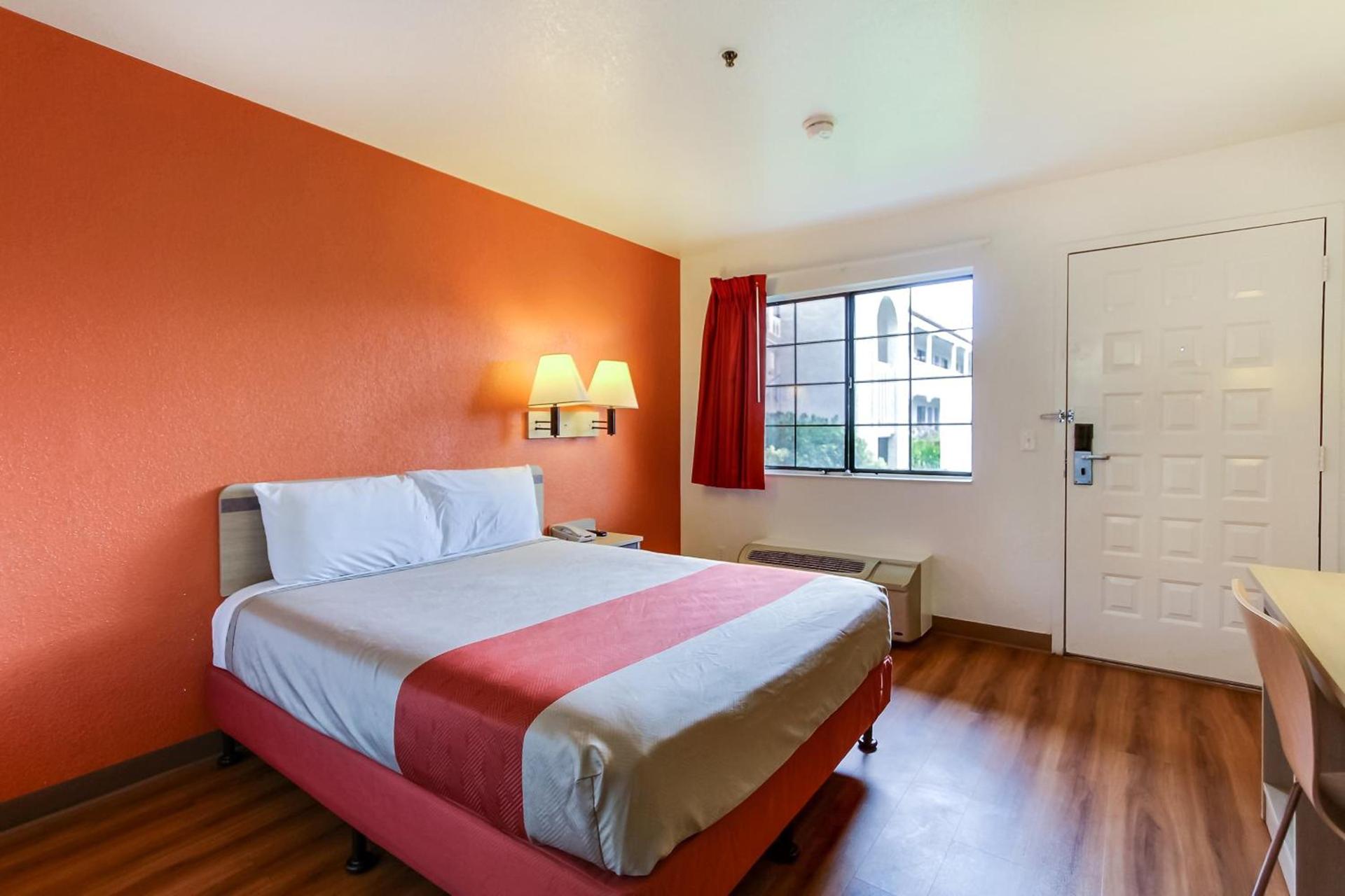 Motel 6-Salinas, CA - North Monterey Area photo 3