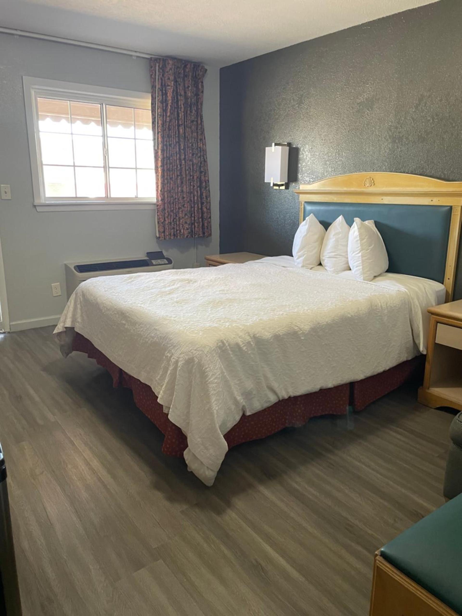 Stratford Inn photo 8