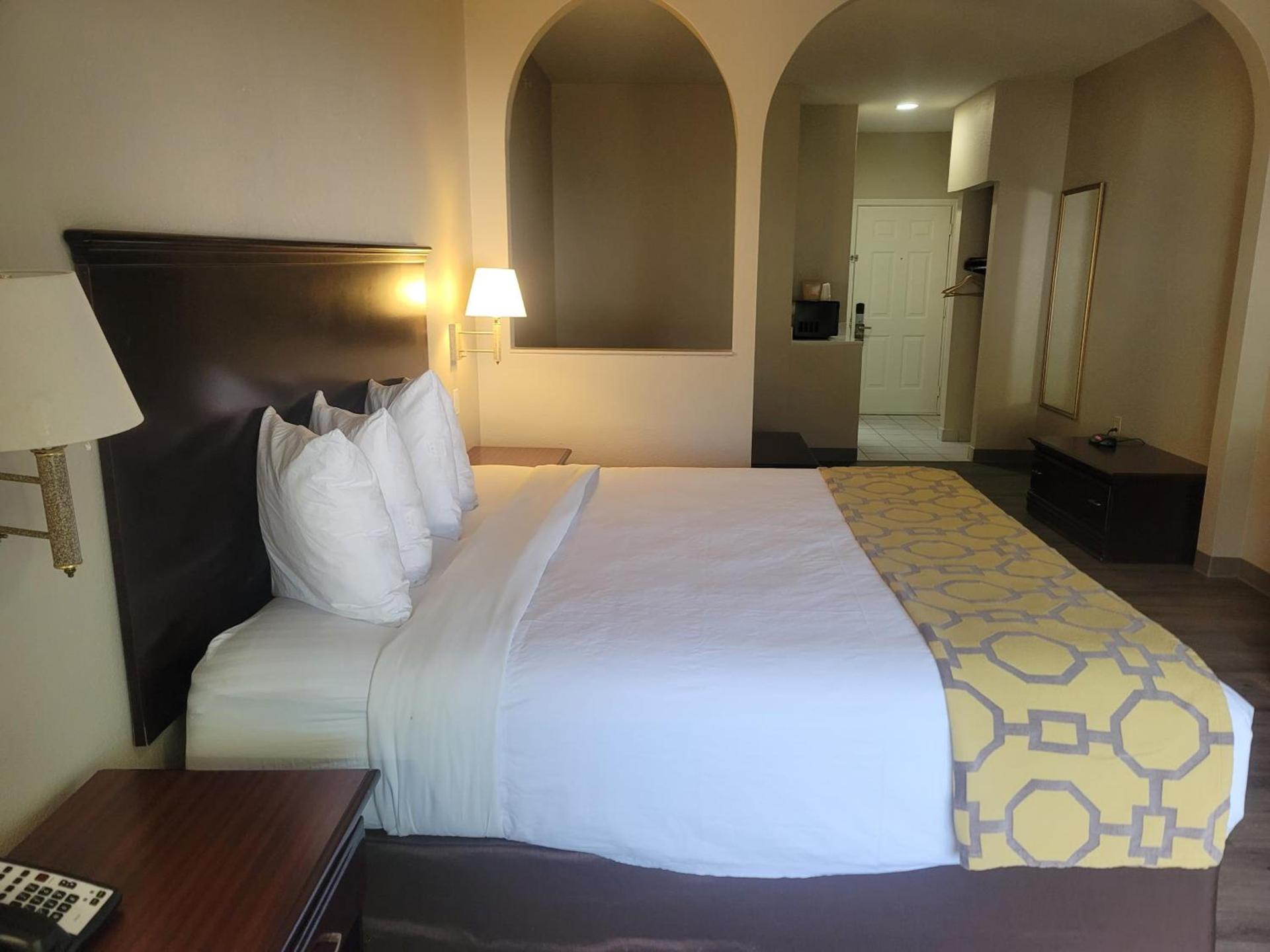 Baymont by Wyndham Houston Brookhollow photo 2