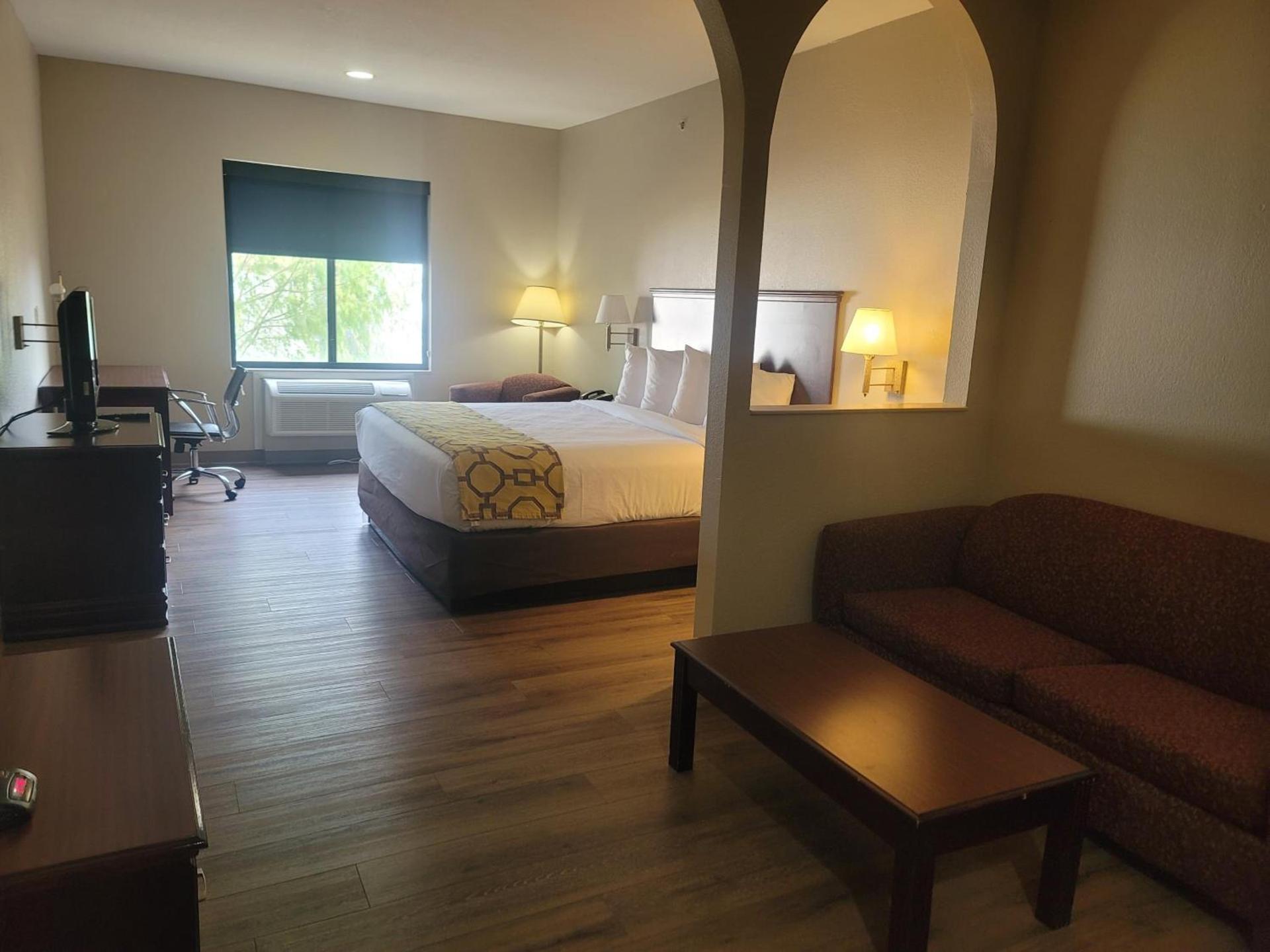 Baymont by Wyndham Houston Brookhollow photo 84