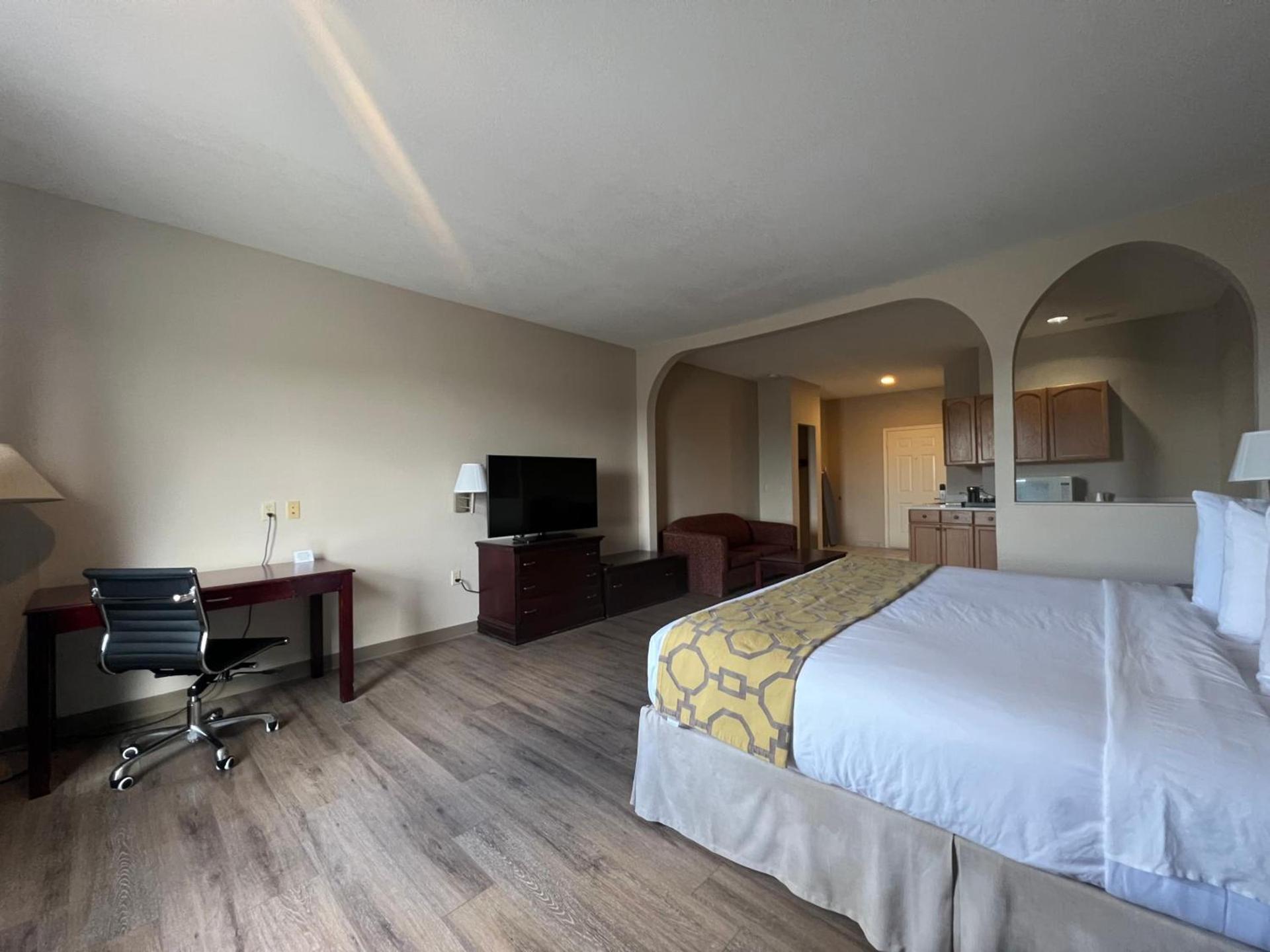 Baymont by Wyndham Houston Brookhollow photo 69