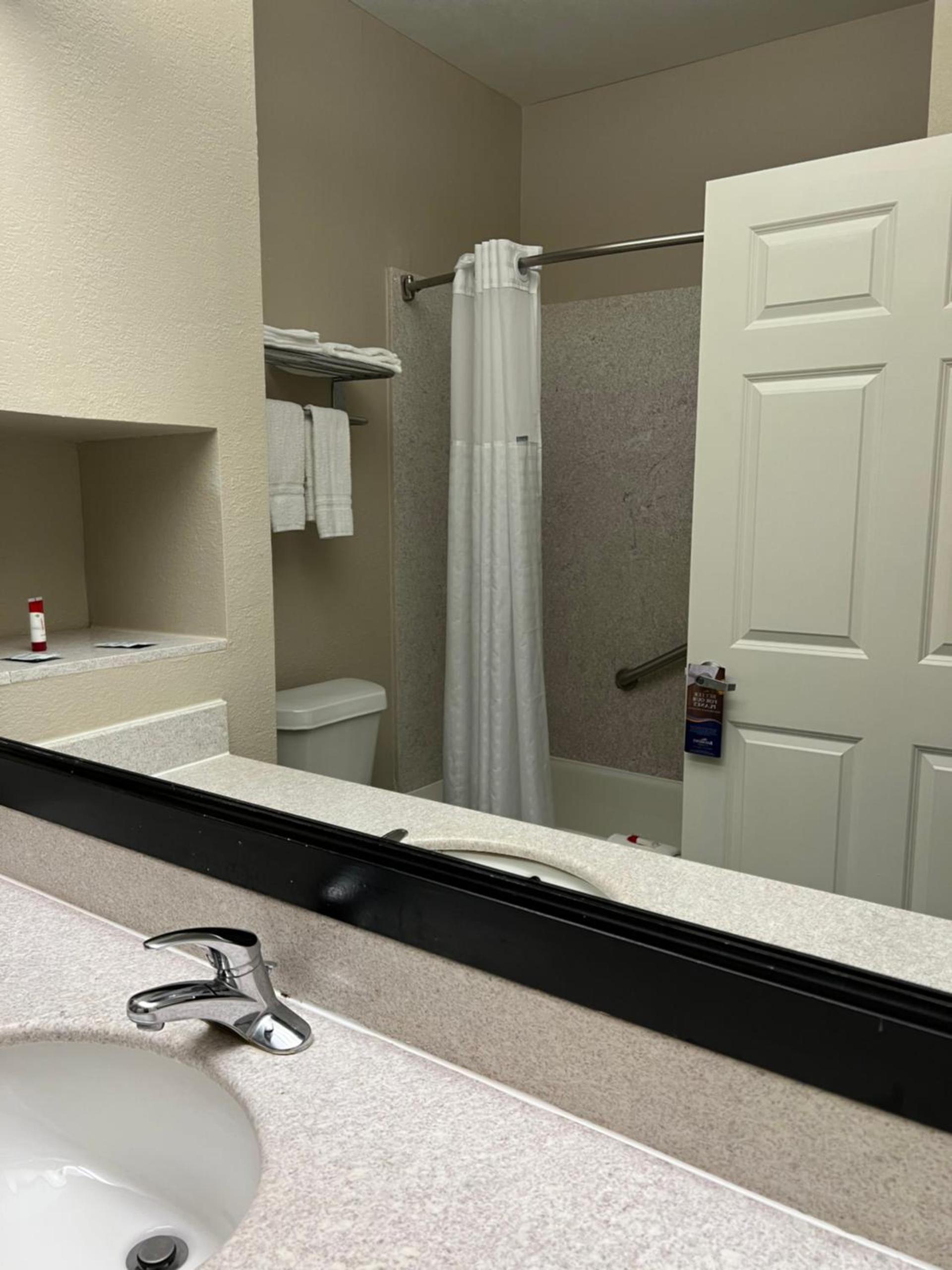 Baymont by Wyndham Houston Brookhollow photo 87