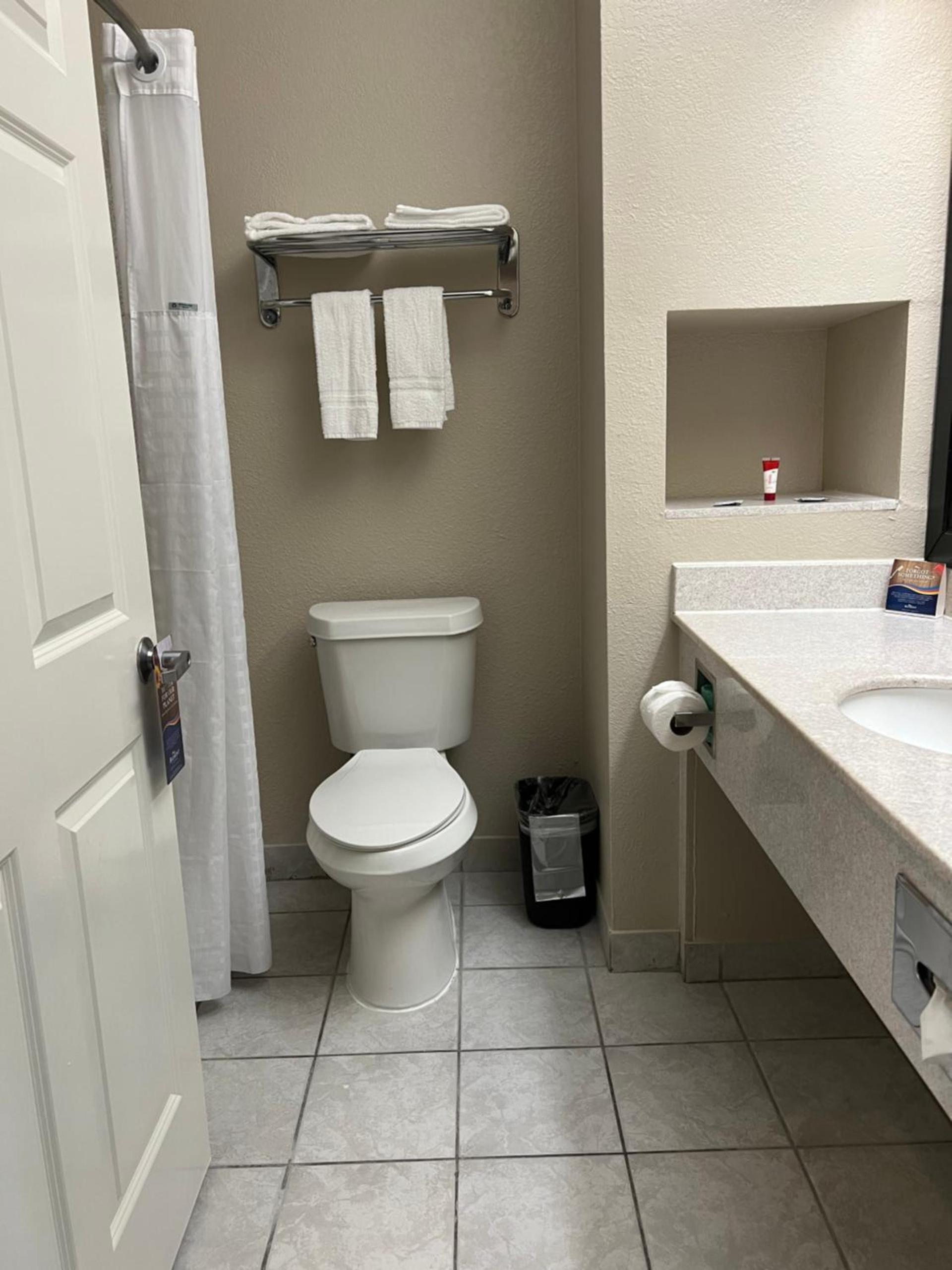 Baymont by Wyndham Houston Brookhollow photo 88