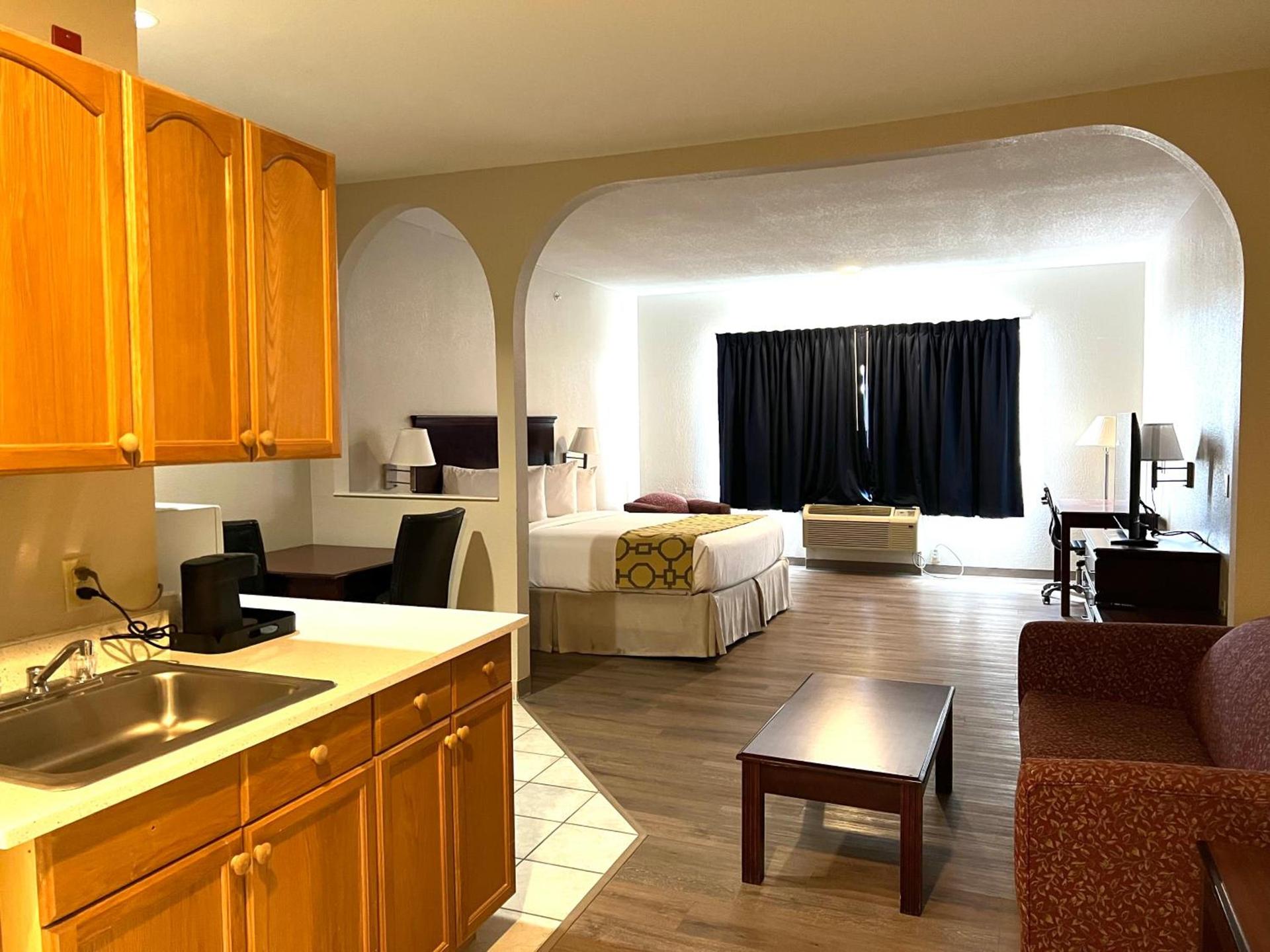 Baymont by Wyndham Houston Brookhollow photo 37