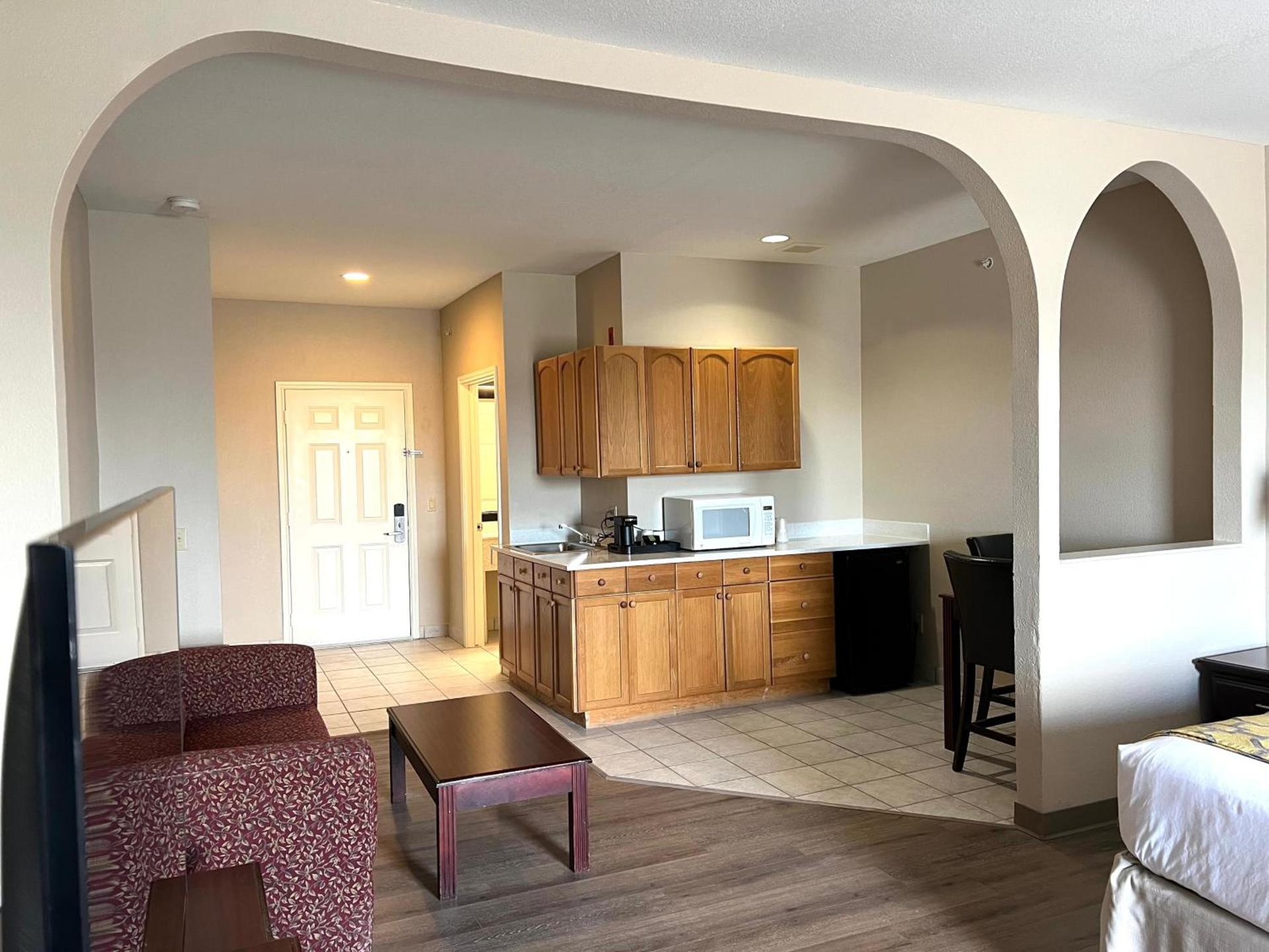 Baymont by Wyndham Houston Brookhollow photo 70