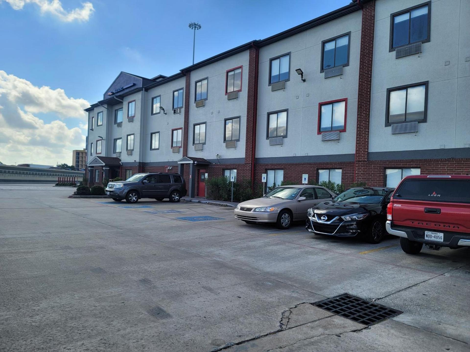 Baymont by Wyndham Houston Brookhollow photo 40