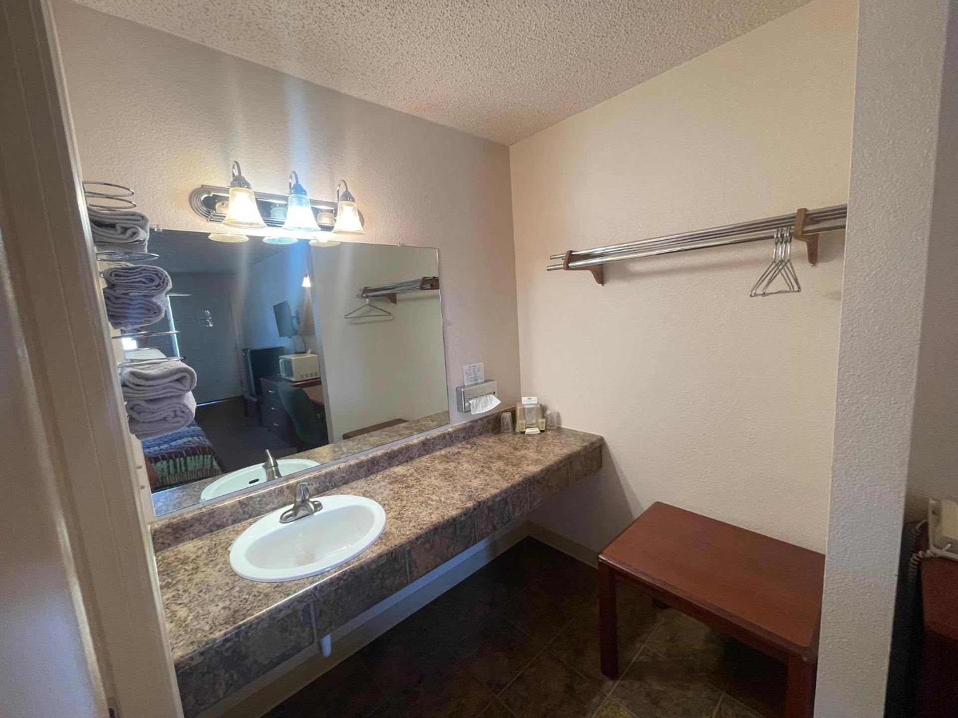 Riverside Inn photo 17