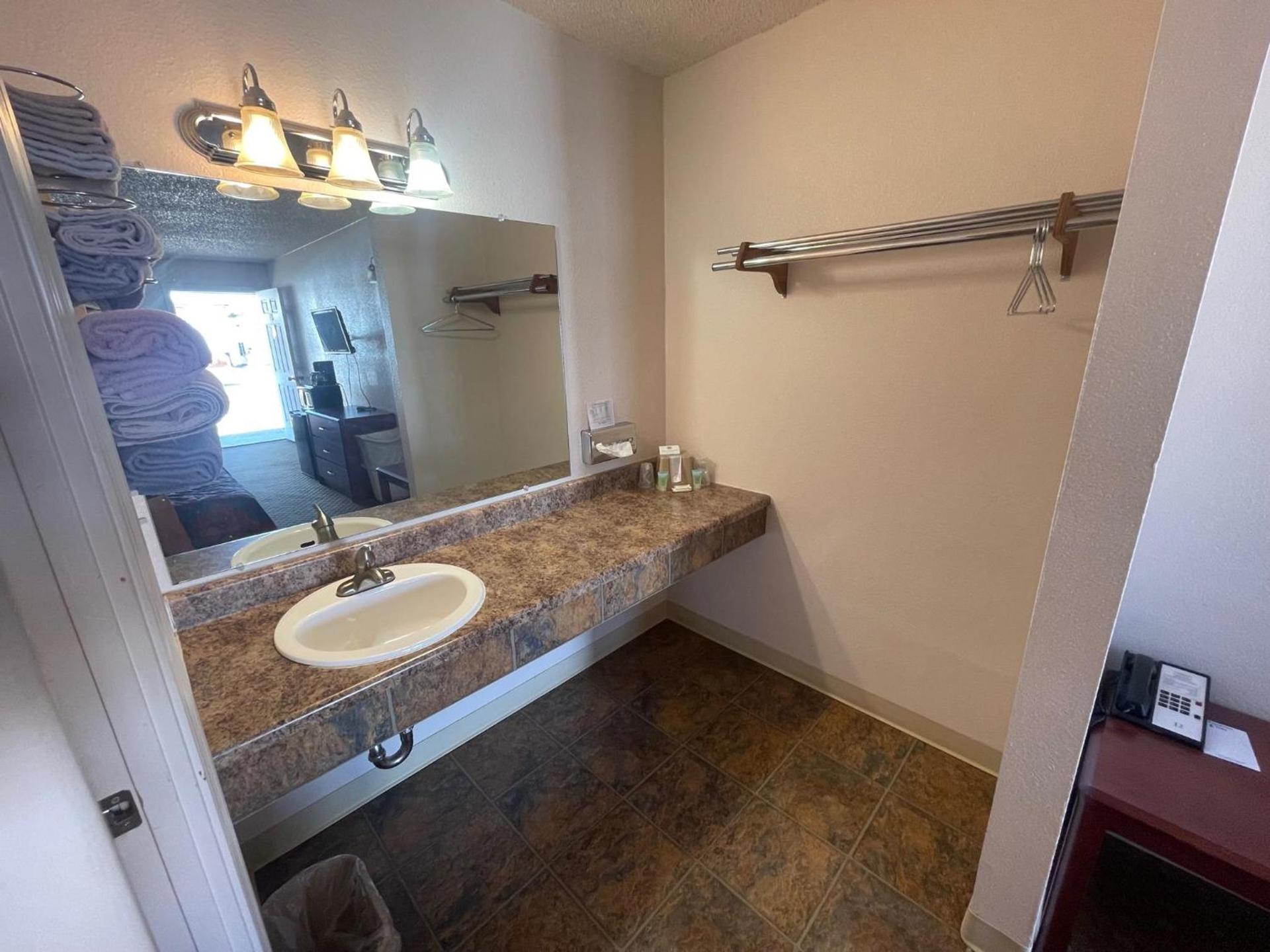 Riverside Inn photo 20