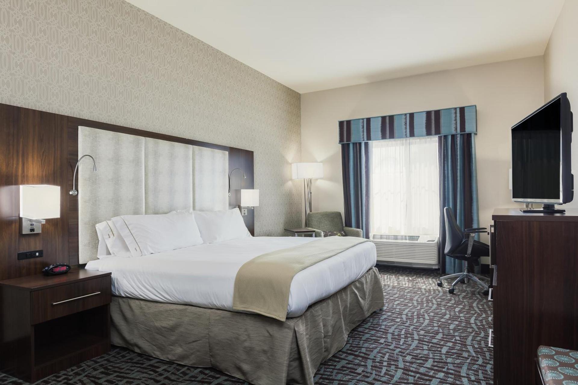 Holiday Inn Express & Suites Eureka by IHG photo 6