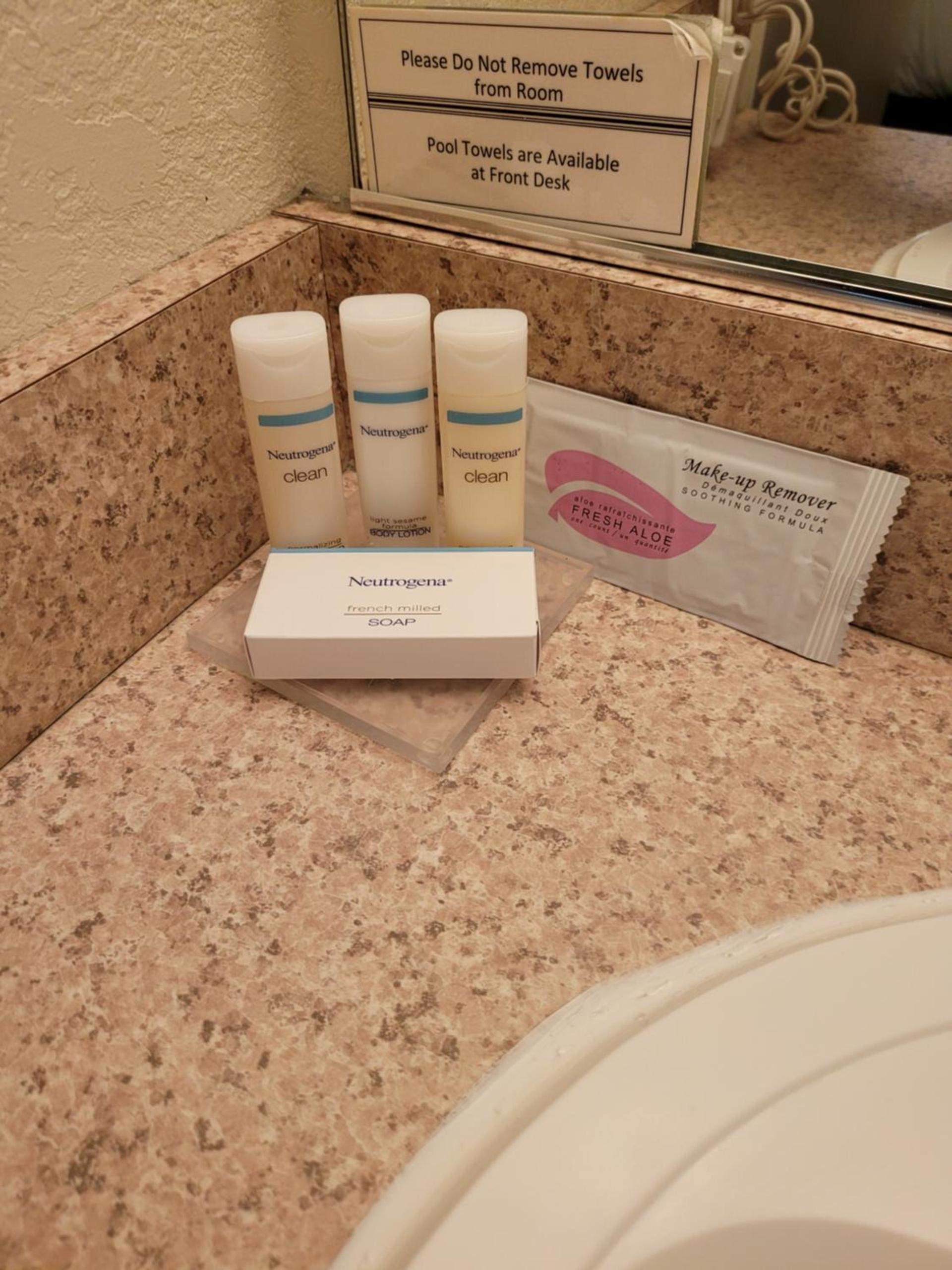 MorningGlory Inn & Suites photo 15