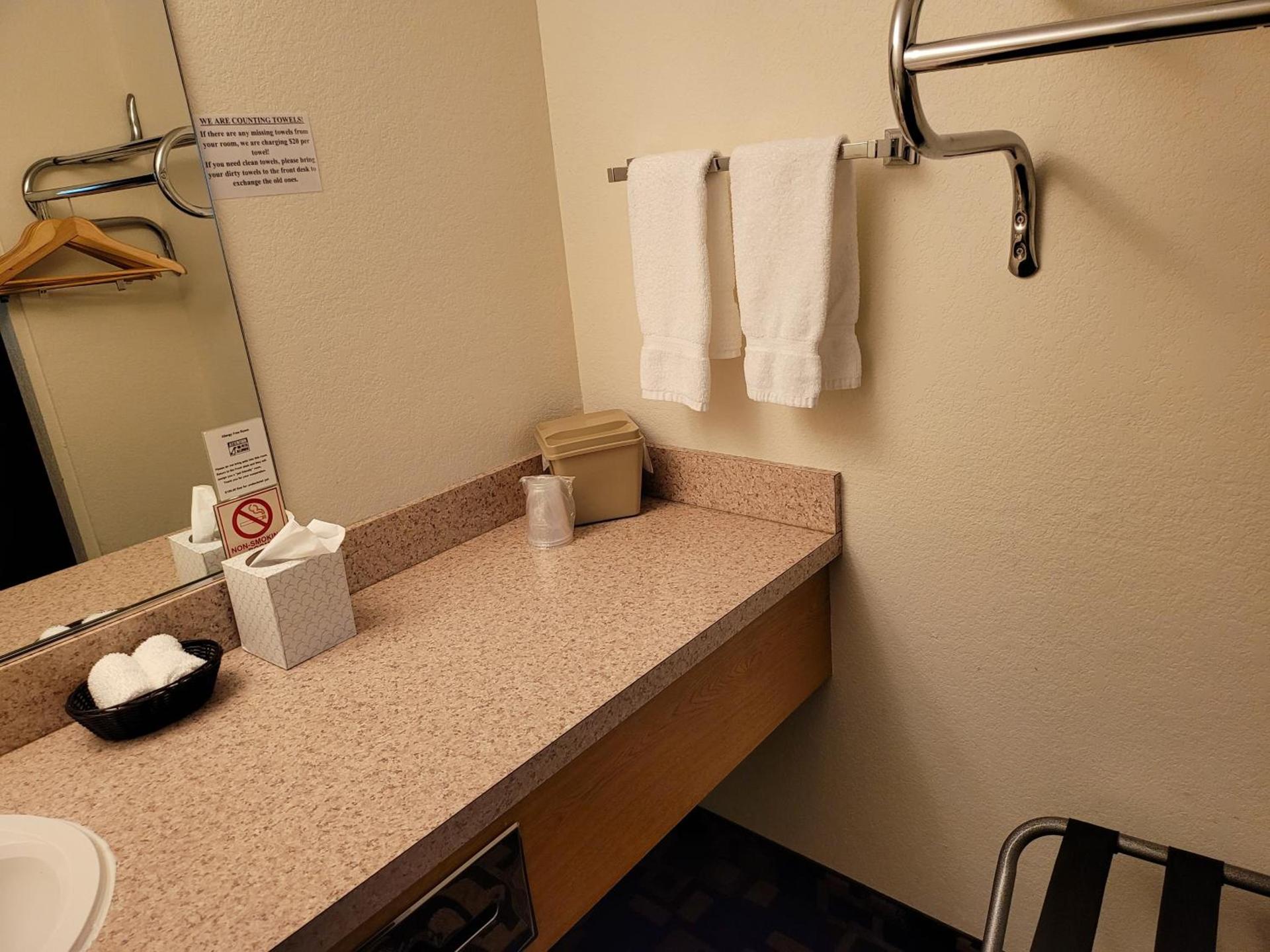 MorningGlory Inn & Suites photo 26