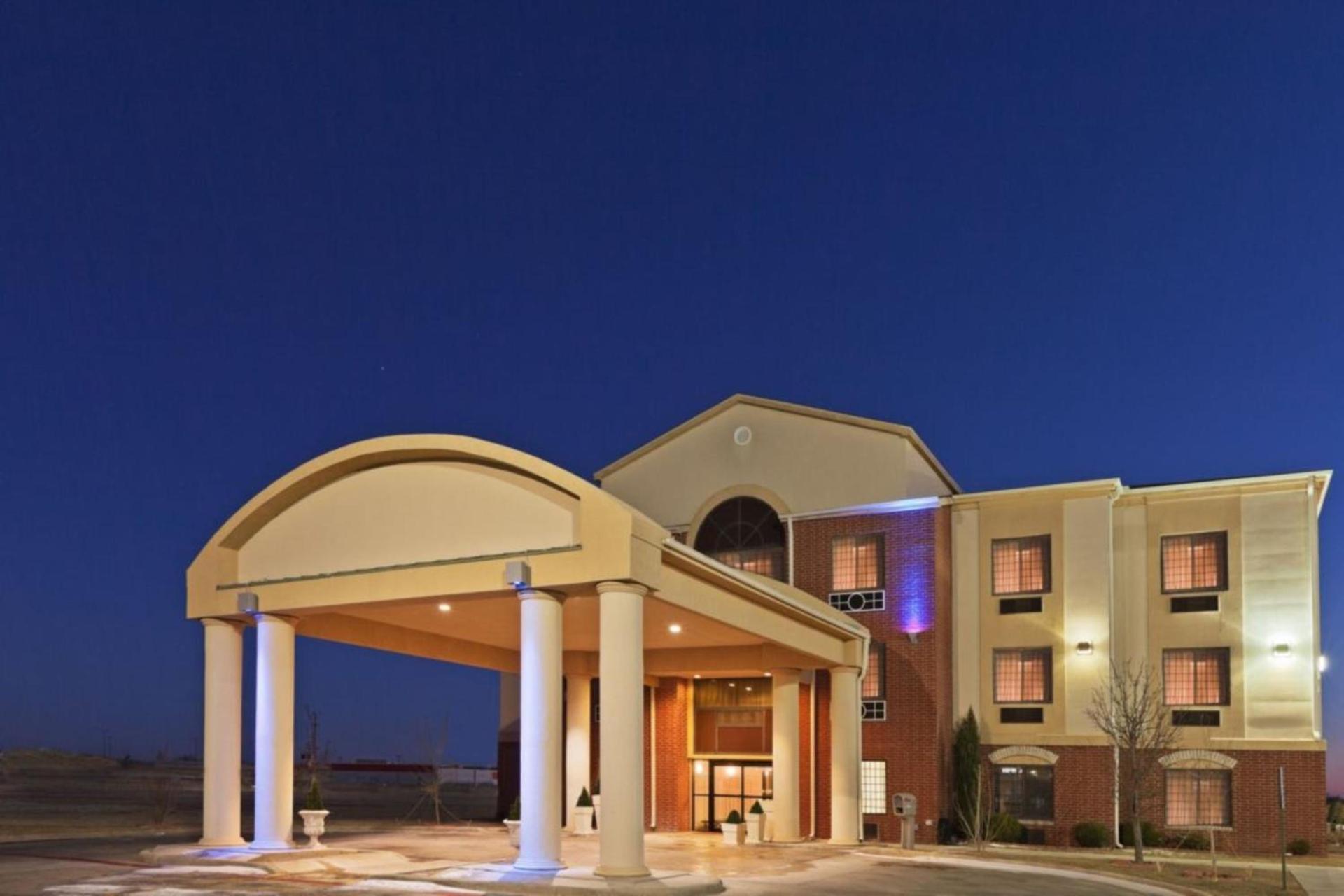 Holiday Inn Express & Suites Plainview by IHG — hotel in Plainview