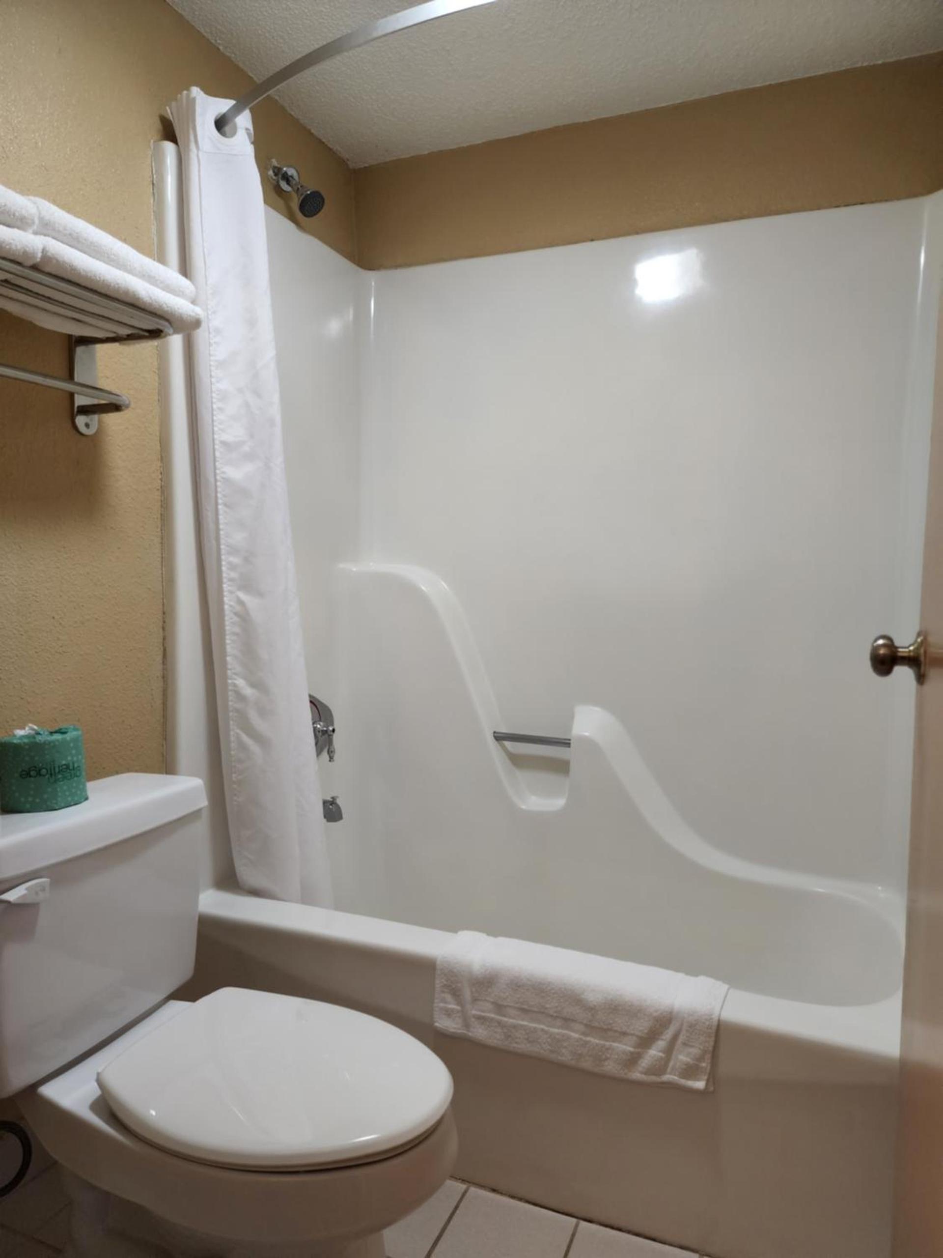 Drakes Creek Inn photo 3