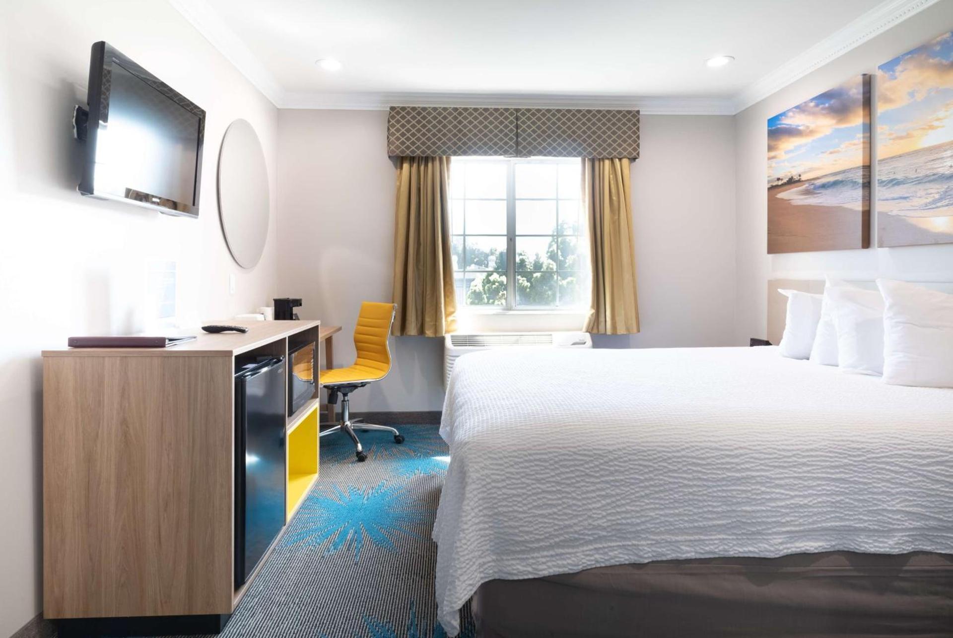 Days Inn by Wyndham Santa Monica photo 15