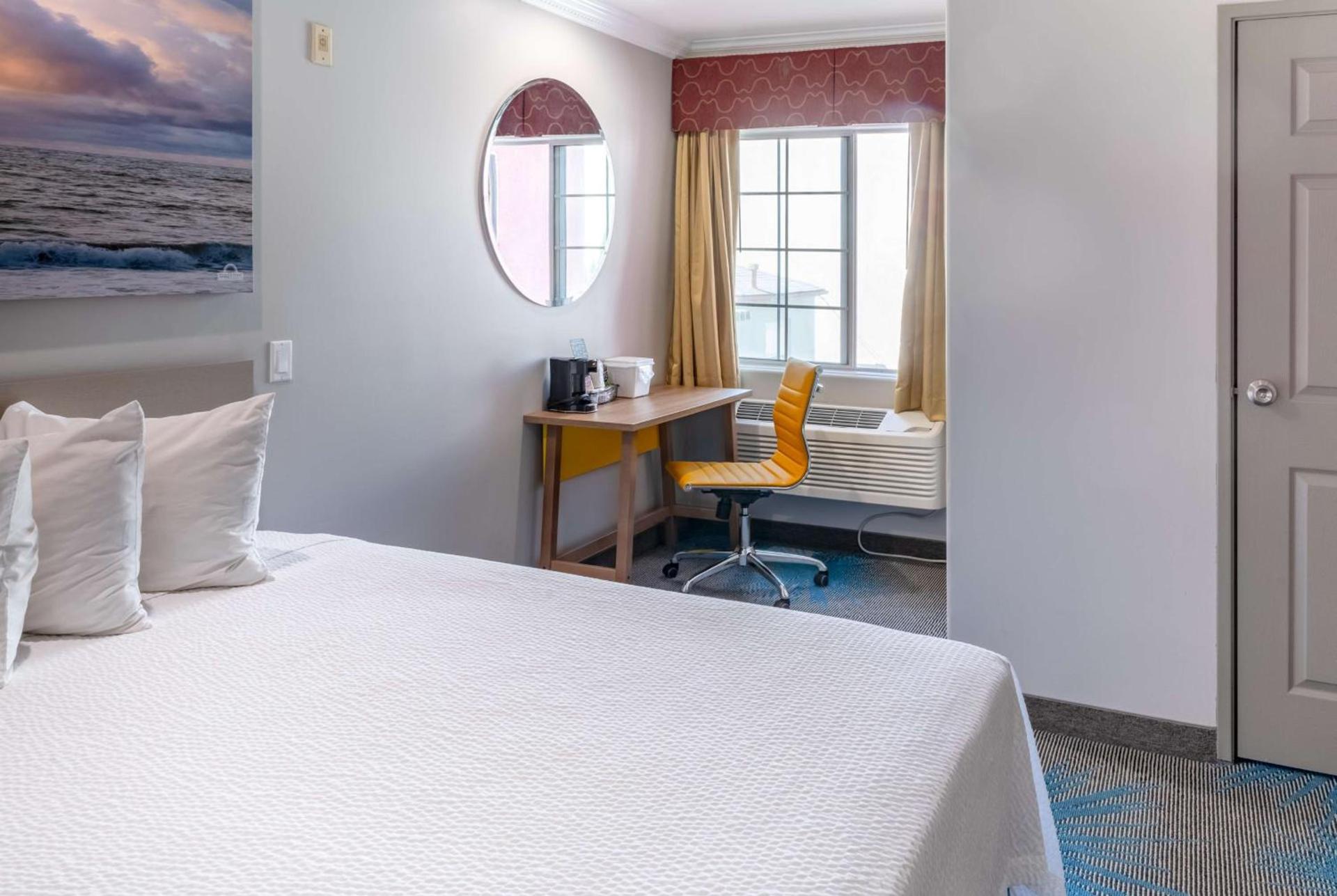 Days Inn by Wyndham Santa Monica photo 16