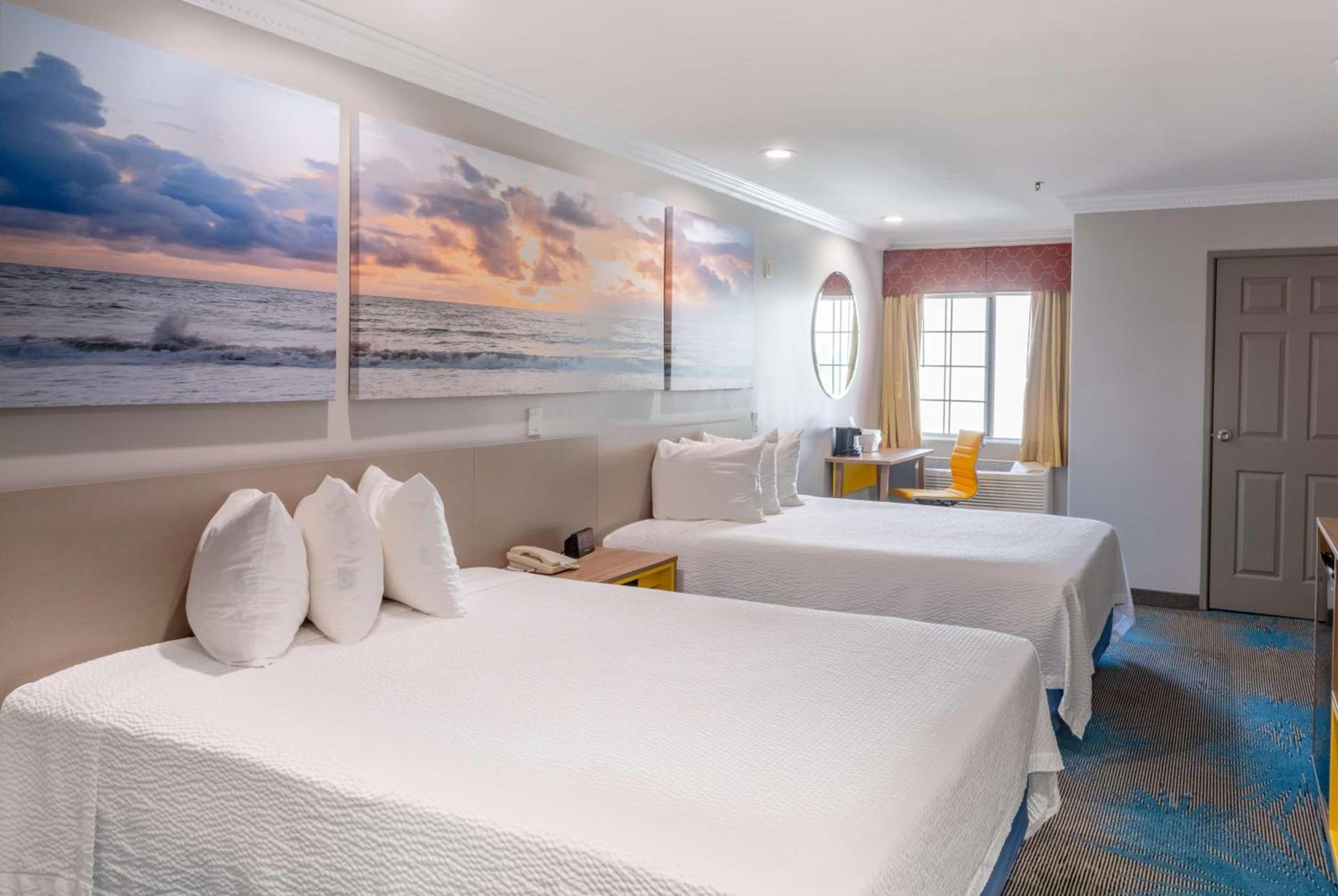 Days Inn by Wyndham Santa Monica photo 17