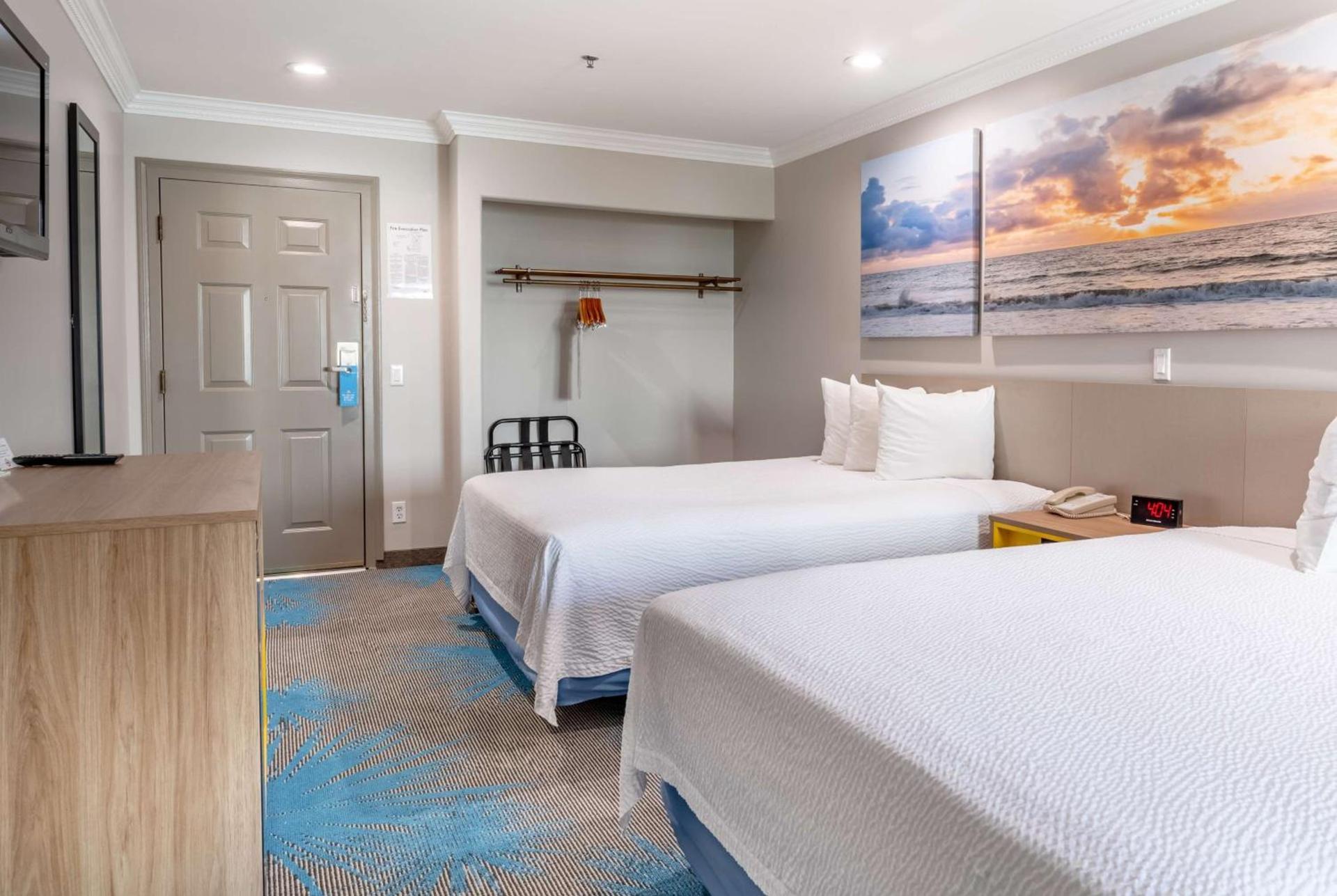 Days Inn by Wyndham Santa Monica photo 18