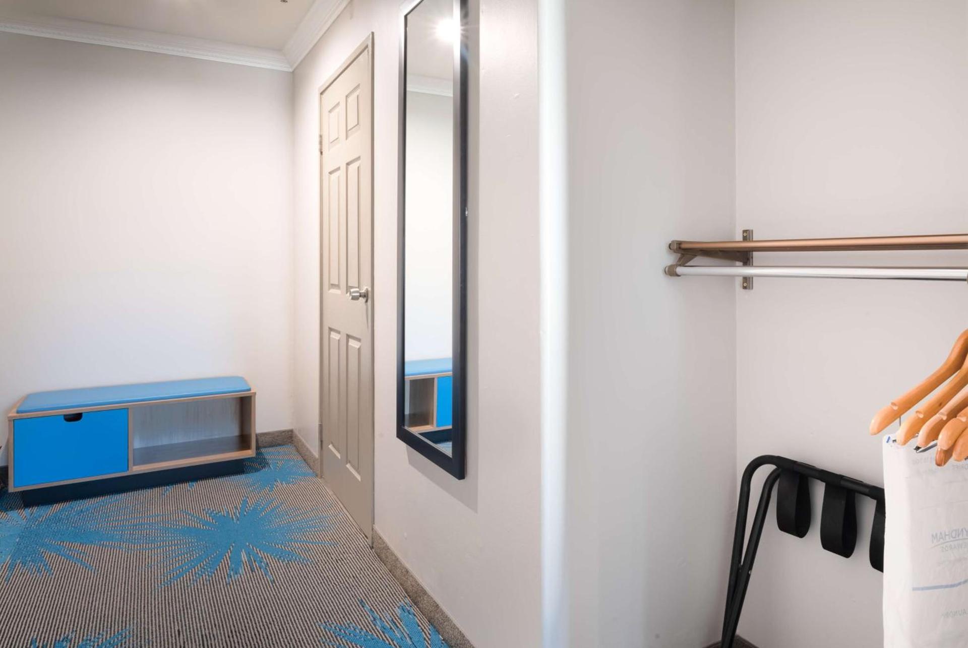 Days Inn by Wyndham Santa Monica photo 35