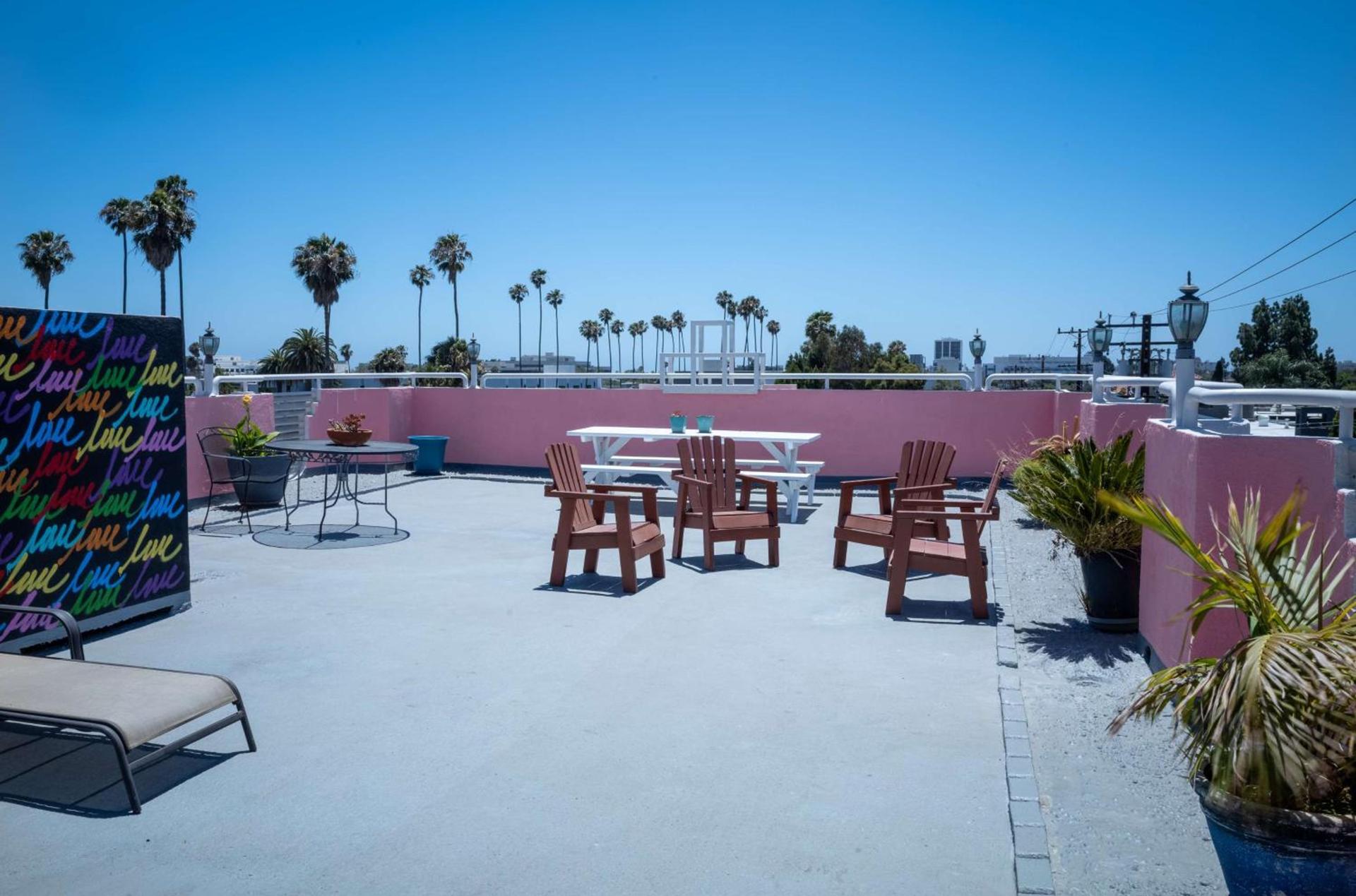 Days Inn by Wyndham Santa Monica photo 58