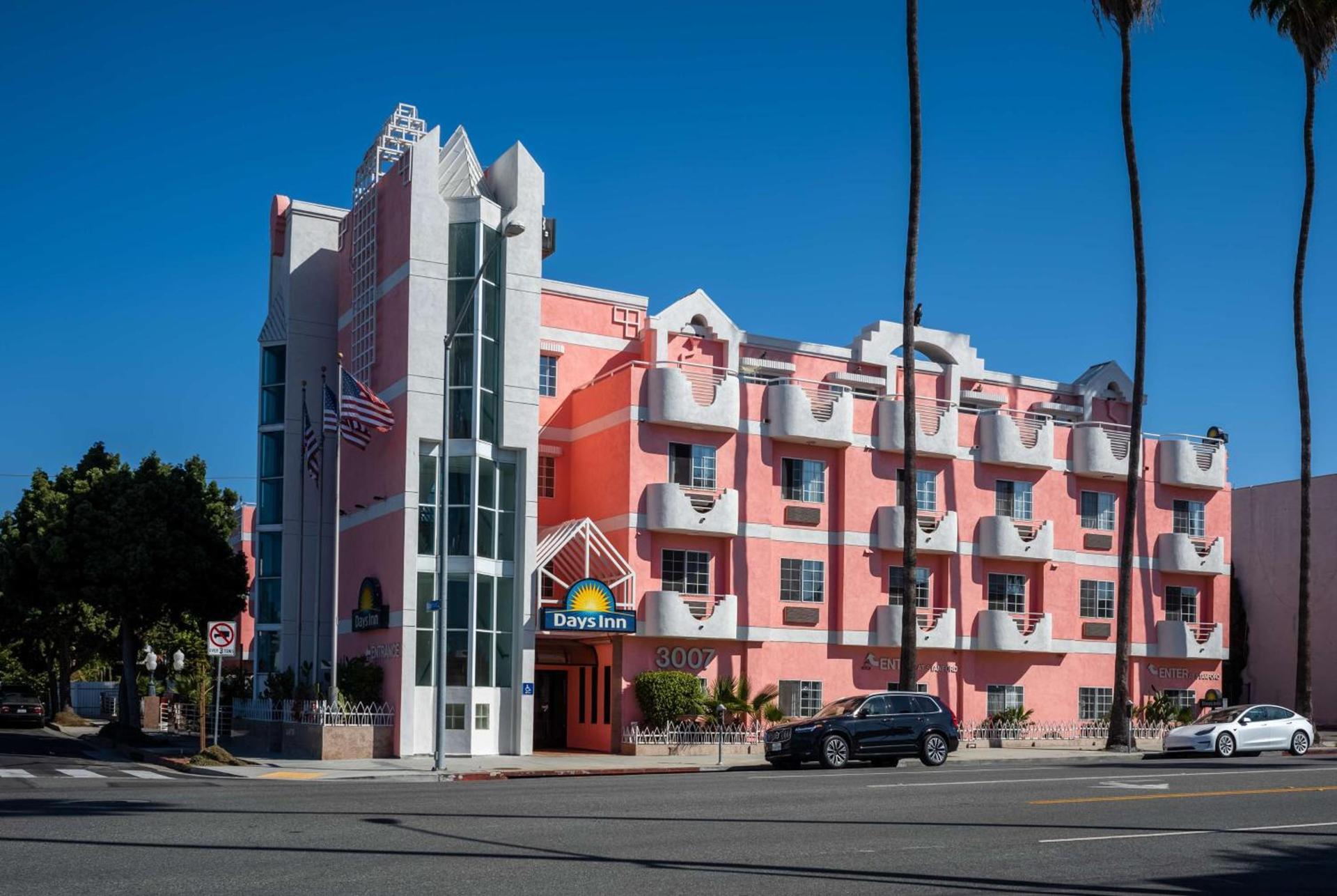 Days Inn by Wyndham Santa Monica photo 2