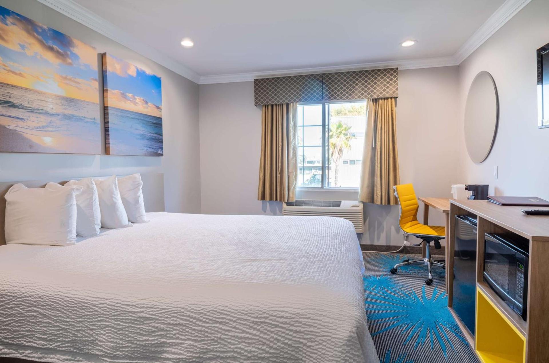 Days Inn by Wyndham Santa Monica photo 31