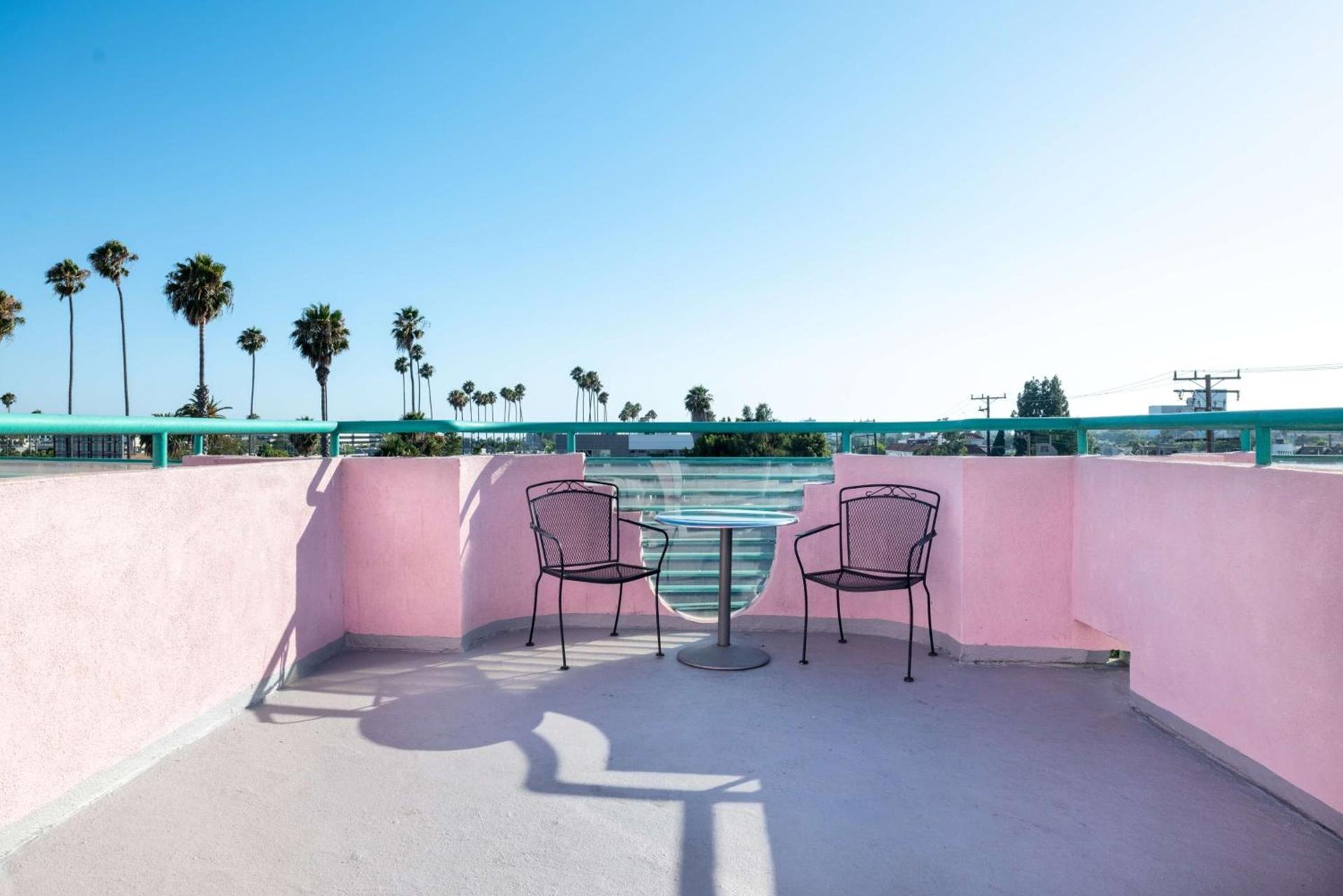 Days Inn by Wyndham Santa Monica photo 14