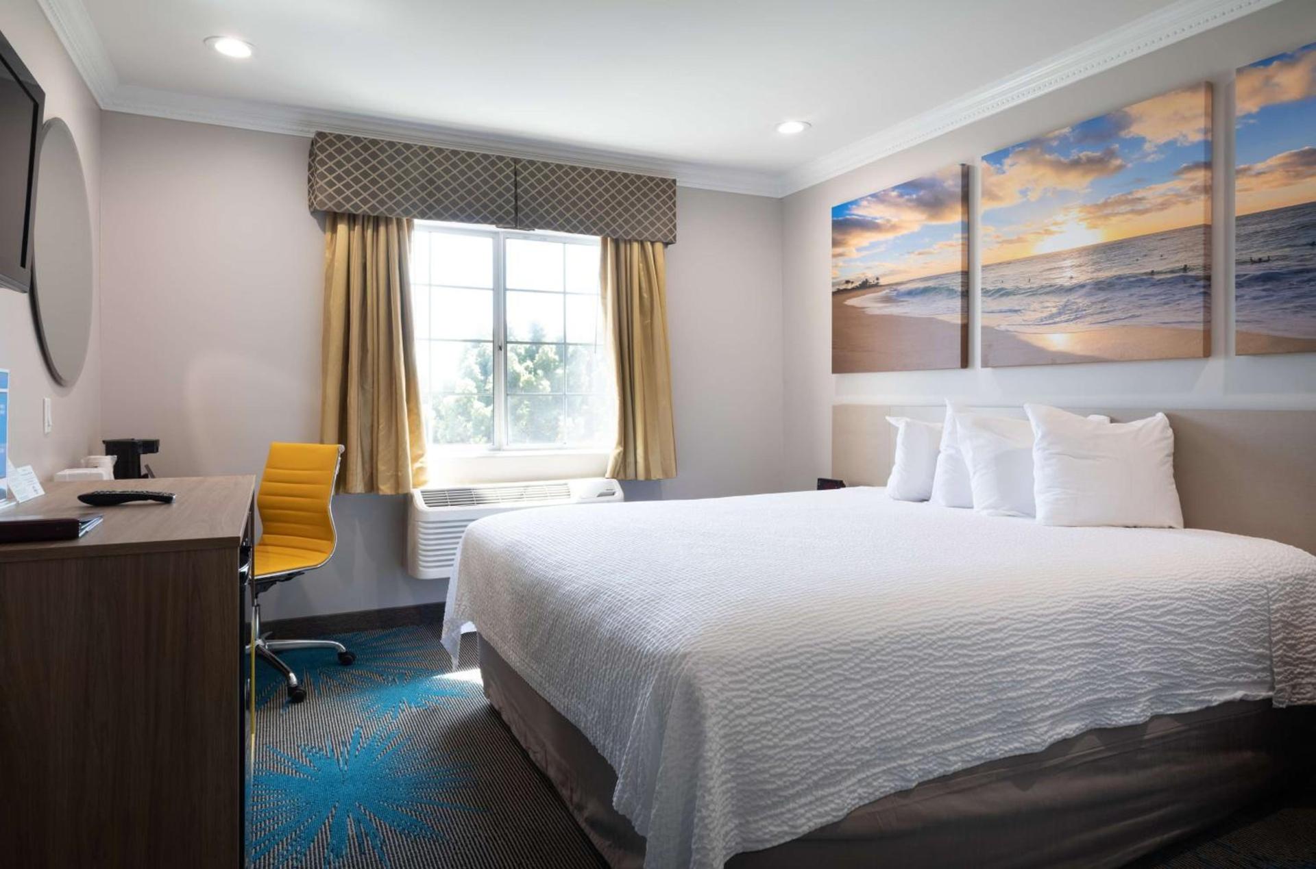 Days Inn by Wyndham Santa Monica photo 34