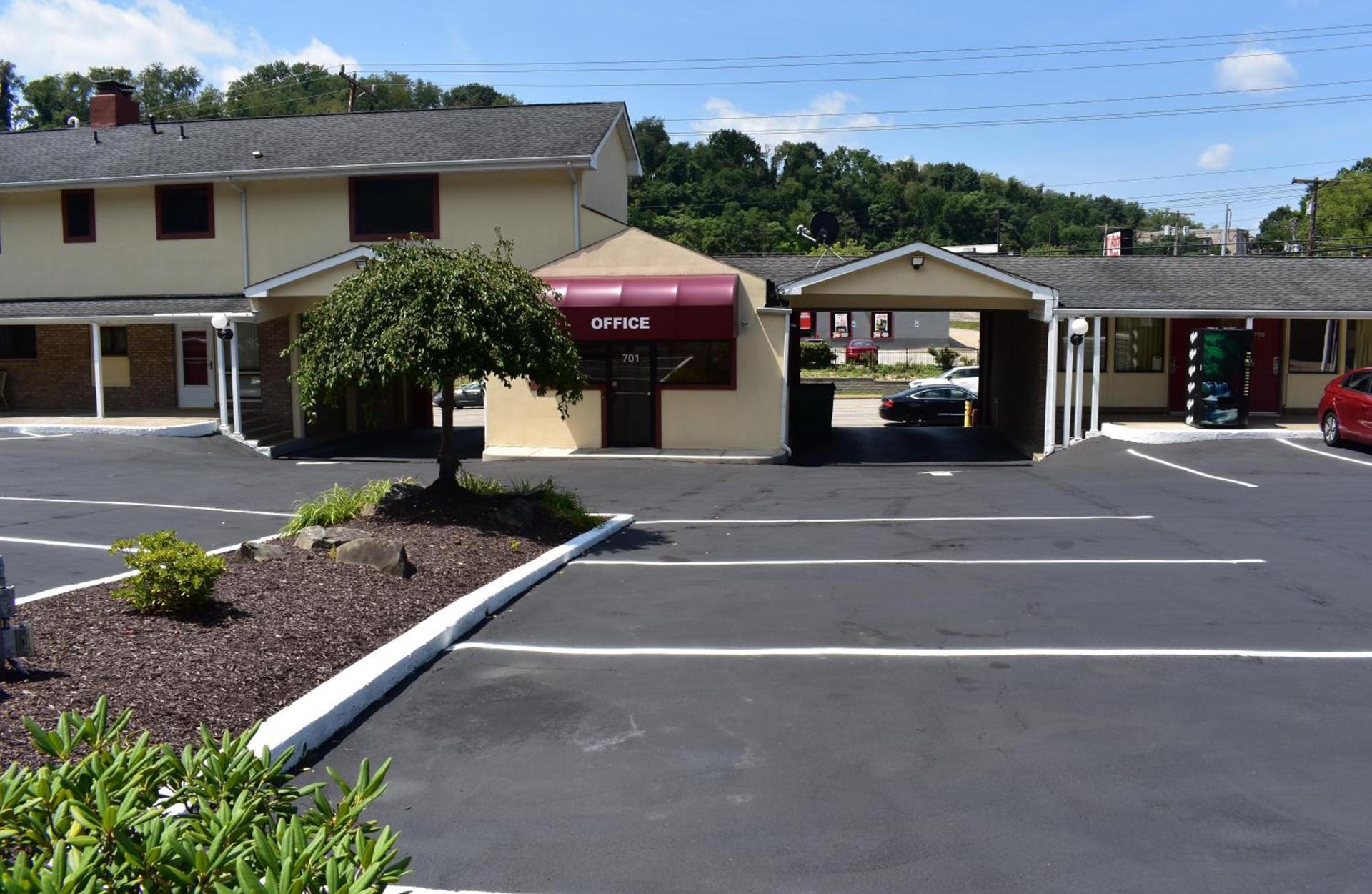 South Hills Motel photo 39