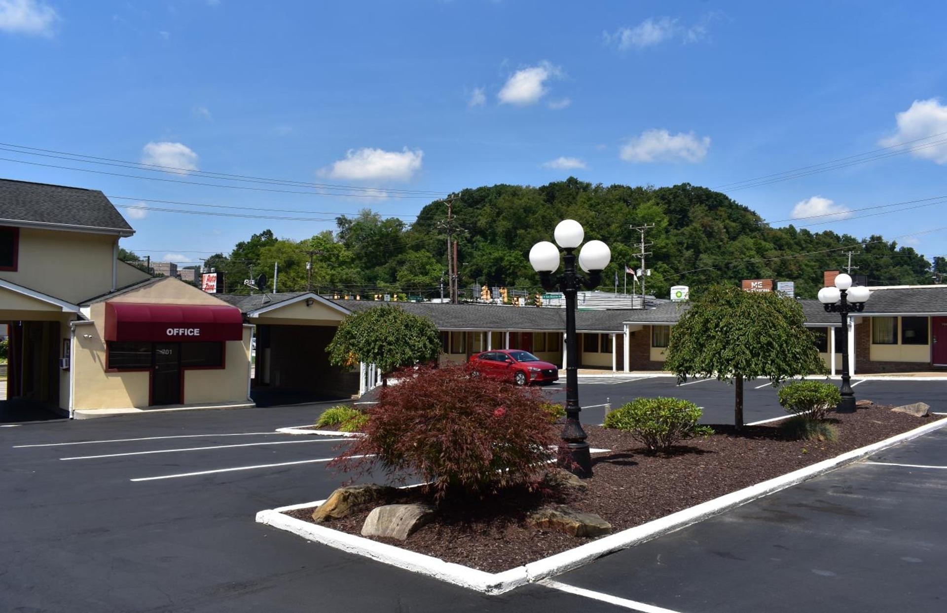 South Hills Motel photo 41