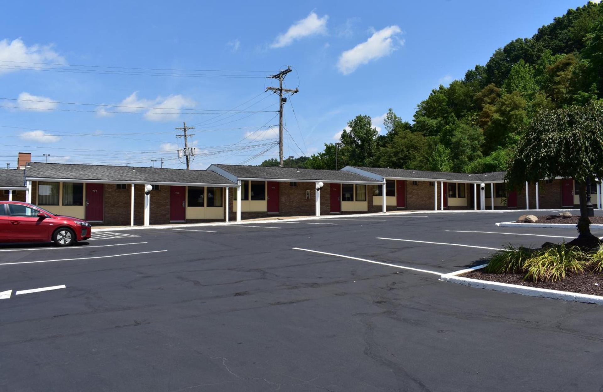 South Hills Motel photo 43