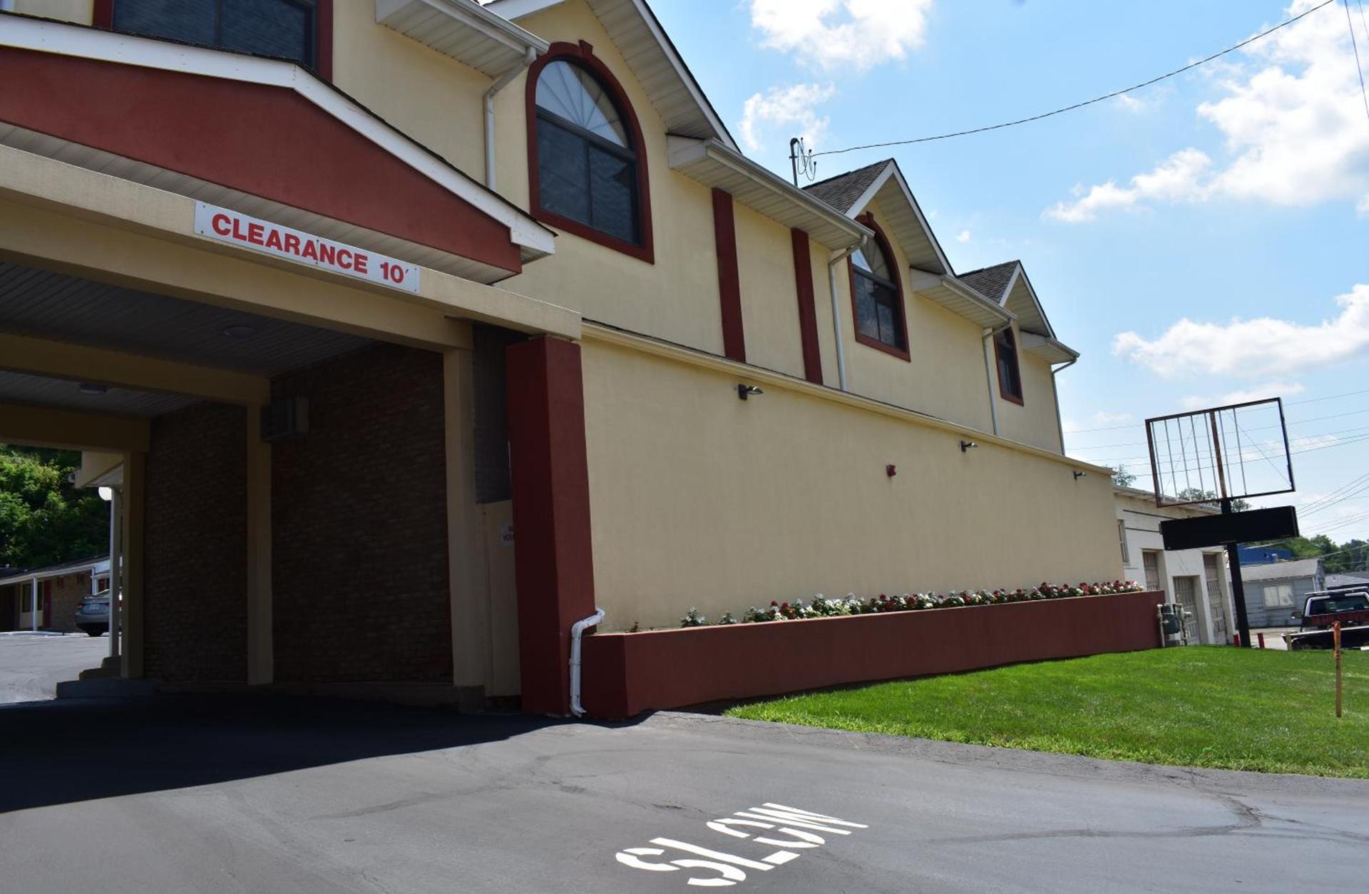 South Hills Motel photo 42
