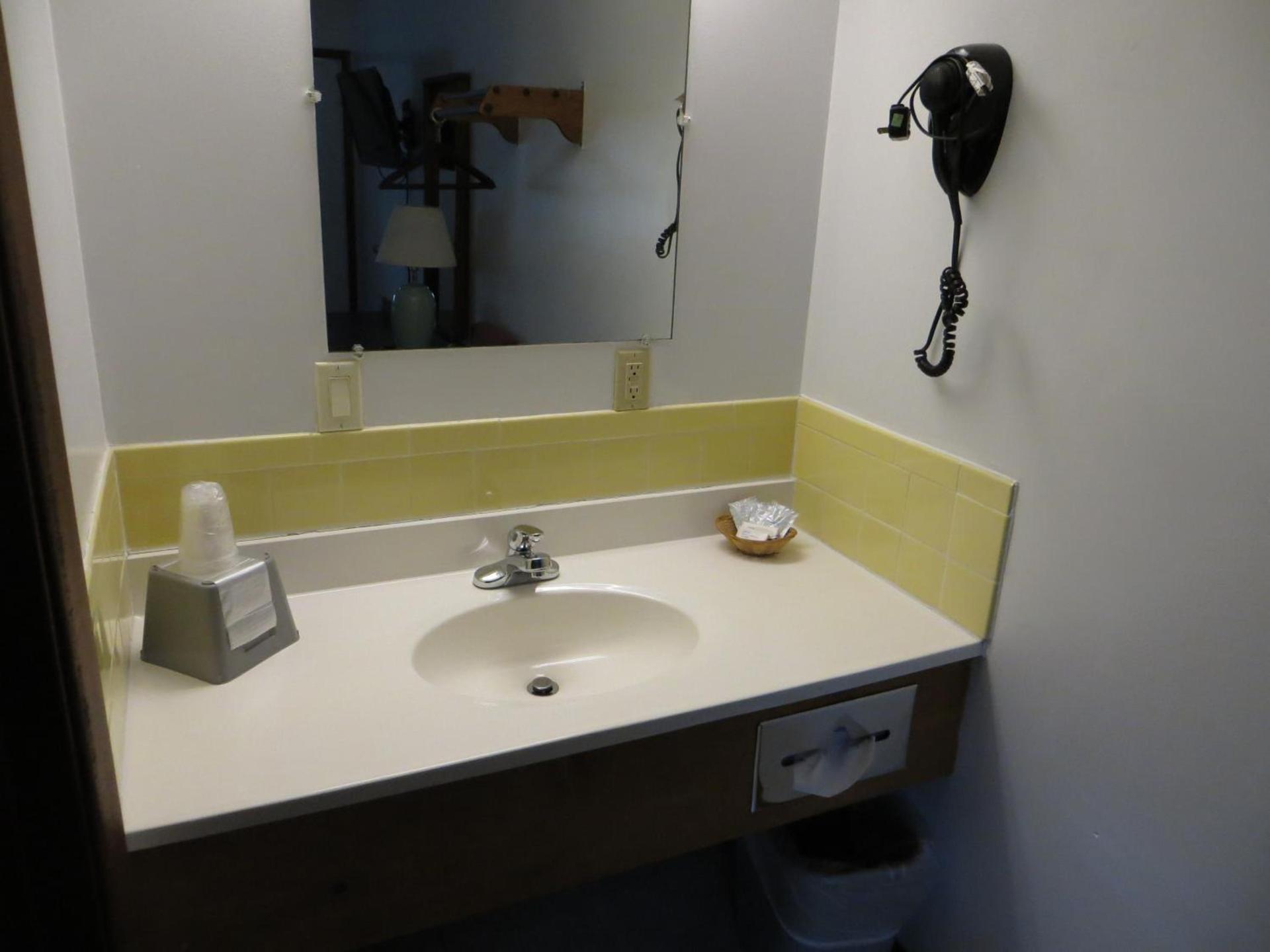 Green Valley Motor Lodge photo 17