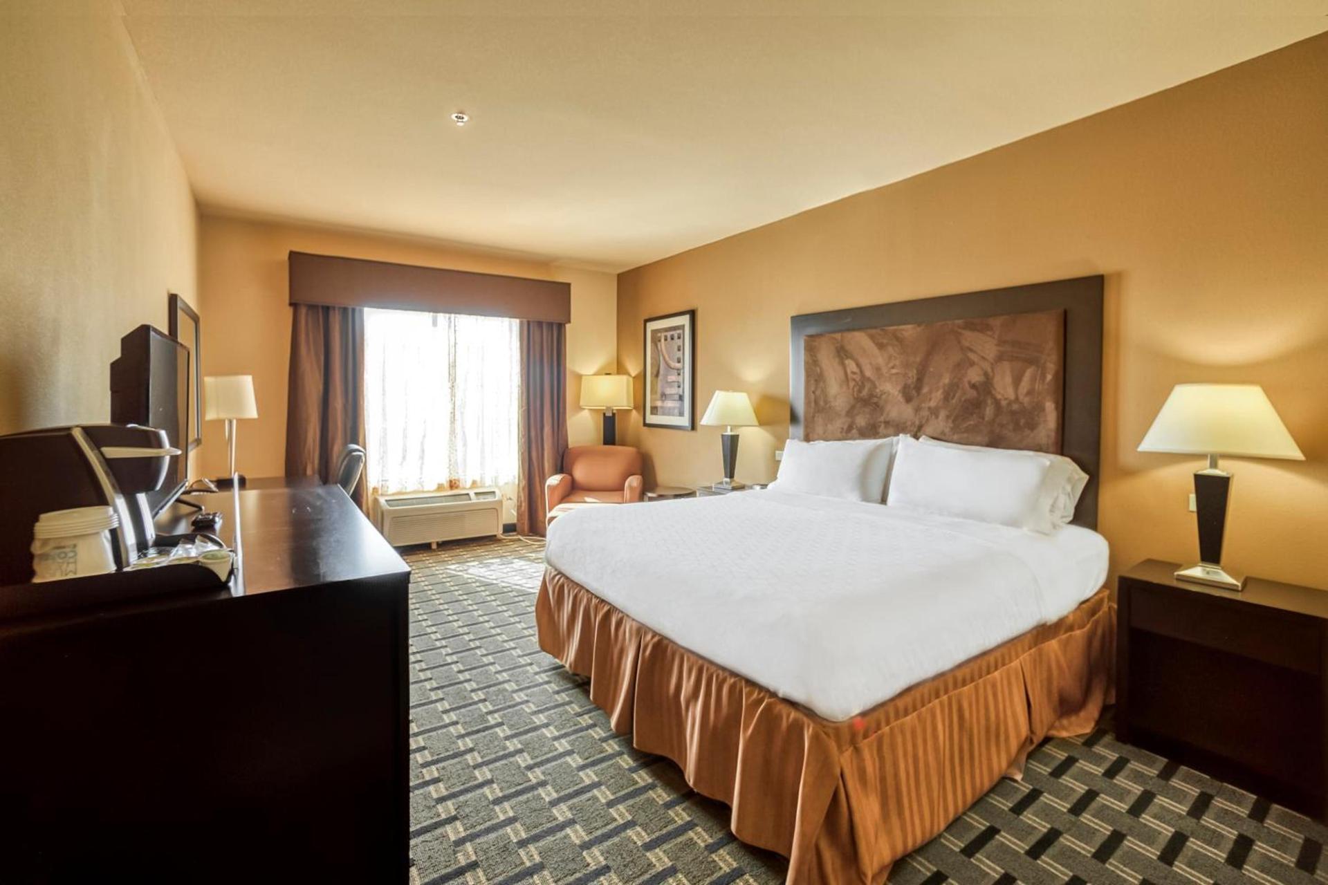 Holiday Inn Express and Suites Beeville by IHG photo 65