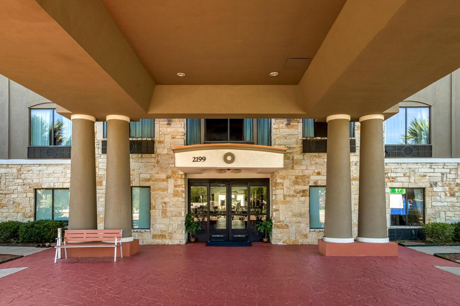 Holiday Inn Express and Suites Beeville by IHG photo 46
