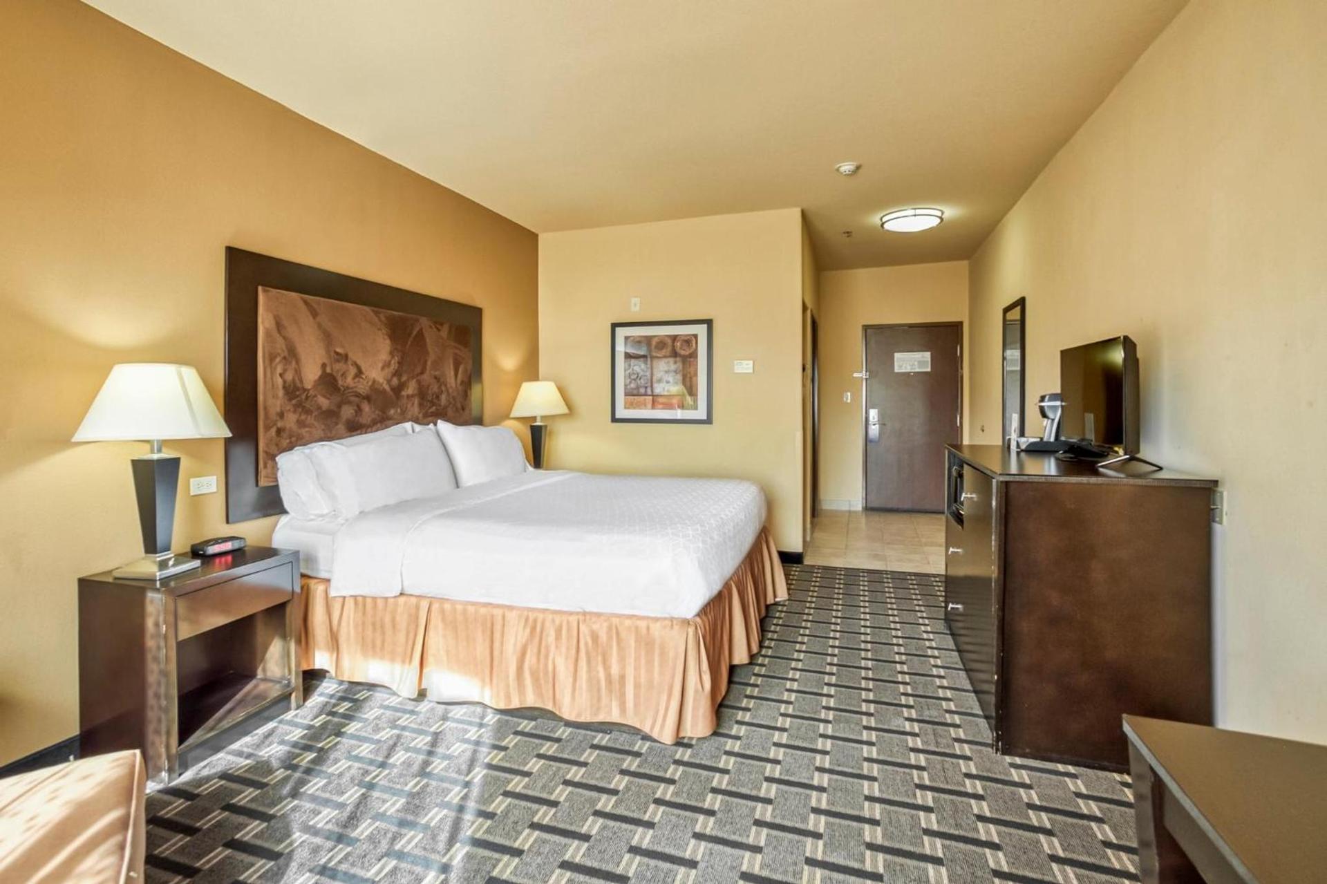 Holiday Inn Express and Suites Beeville by IHG photo 70