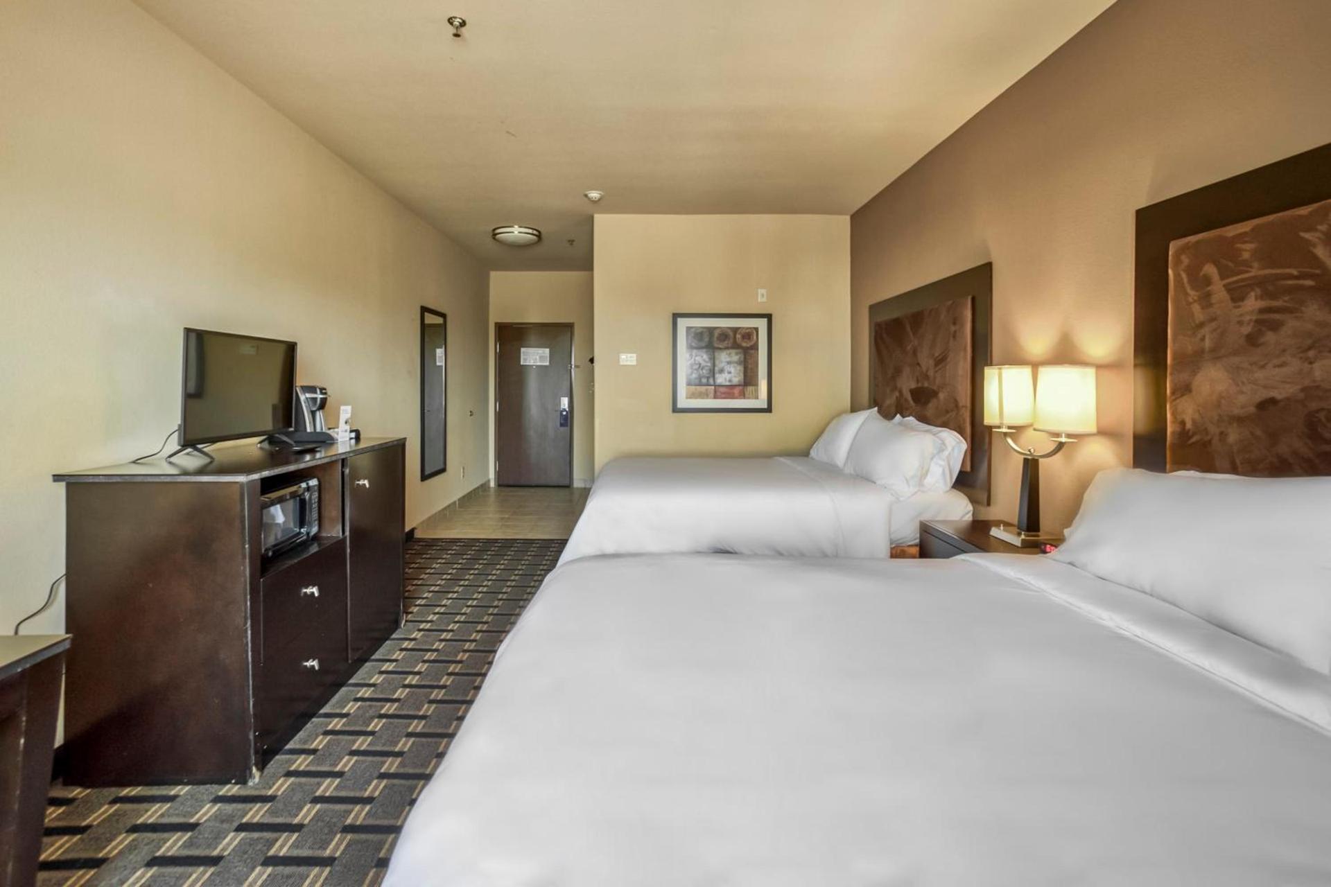 Holiday Inn Express and Suites Beeville by IHG photo 66