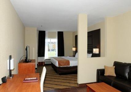 Comfort Suites near Tanger Outlet Mall photo 58