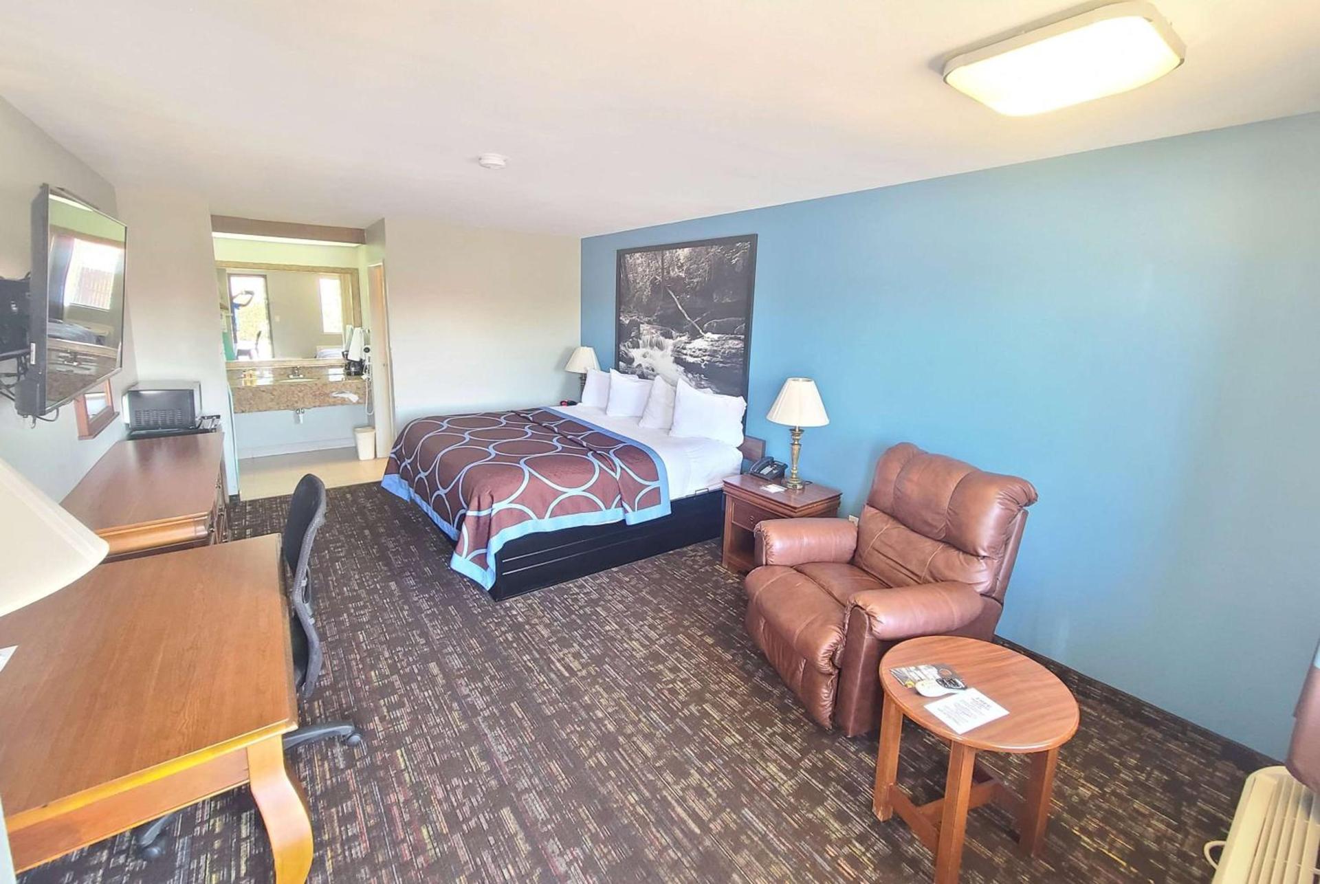 Super 8 by Wyndham McGehee photo 5
