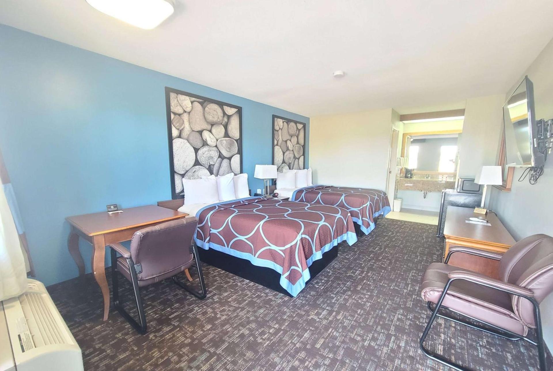 Super 8 by Wyndham McGehee photo 6