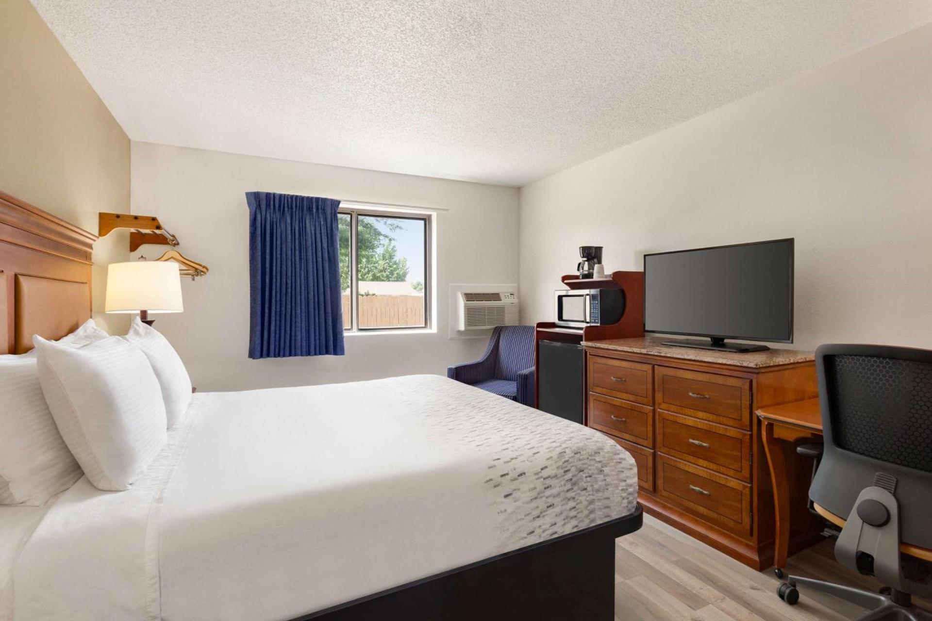 Baymont by Wyndham Hutchinson photo 20