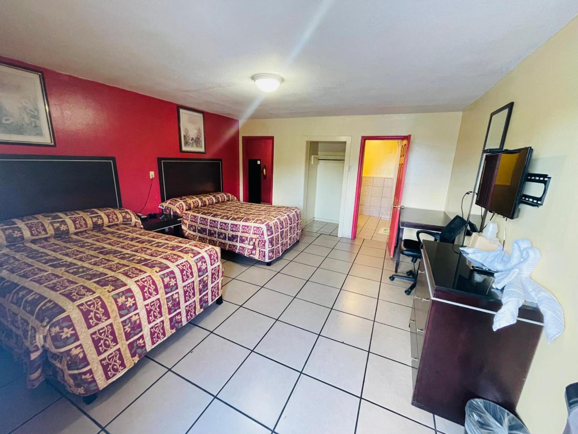 Royal Palms Motel & RV Park photo 2