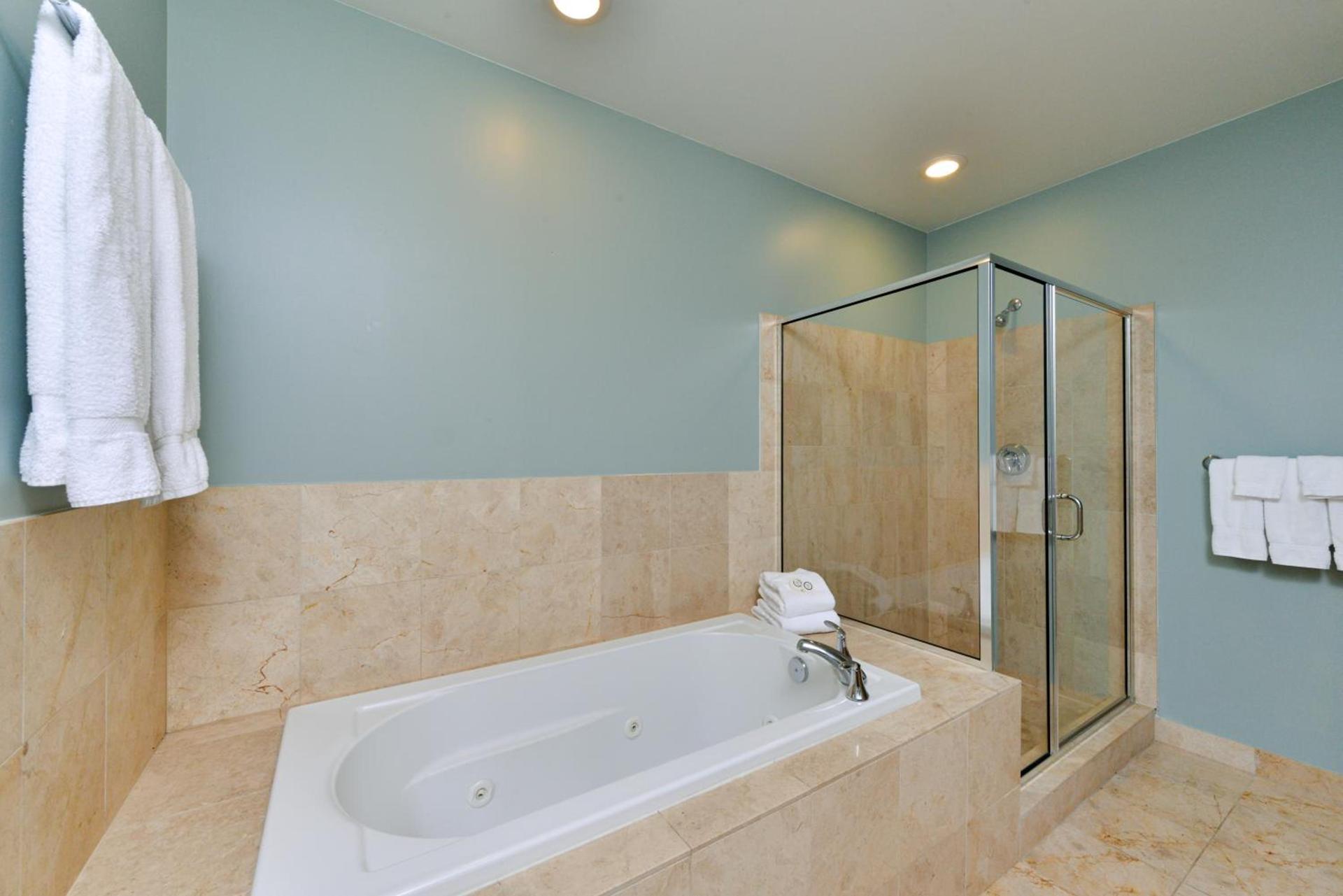 Grand Eastonian Hotel & Suites photo 41