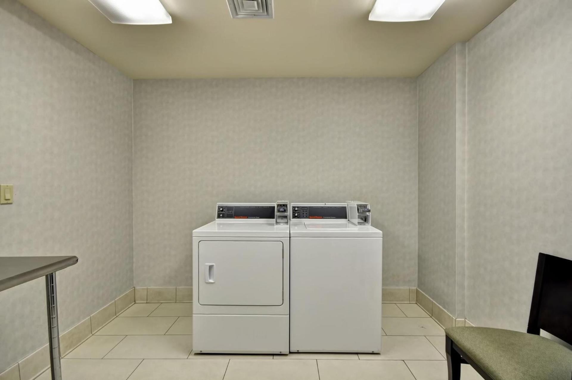 Holiday Inn Express Romulus / Detroit Airport by IHG photo 18