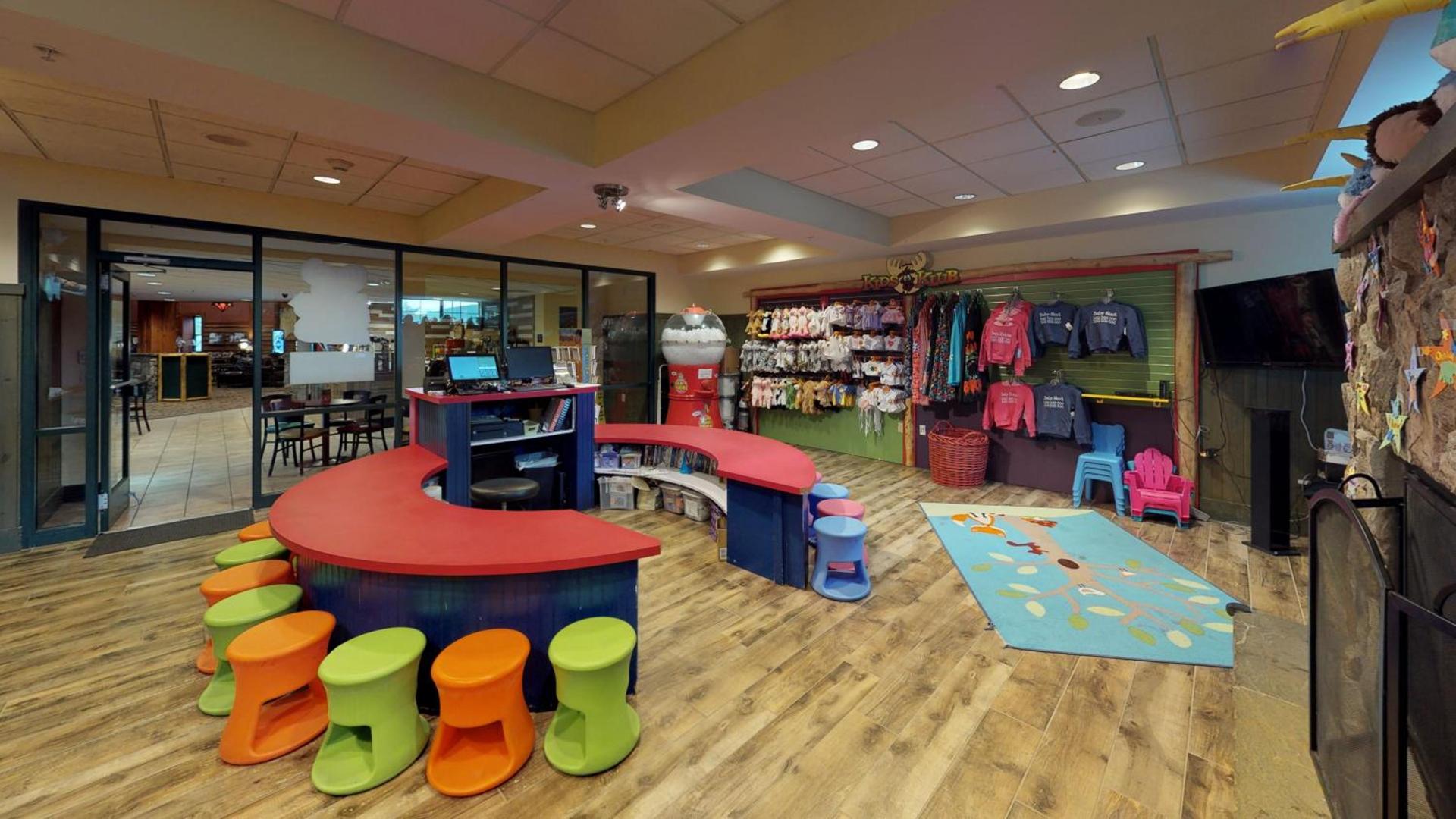 Six Flags Great Escape Lodge & Indoor Waterpark photo 32
