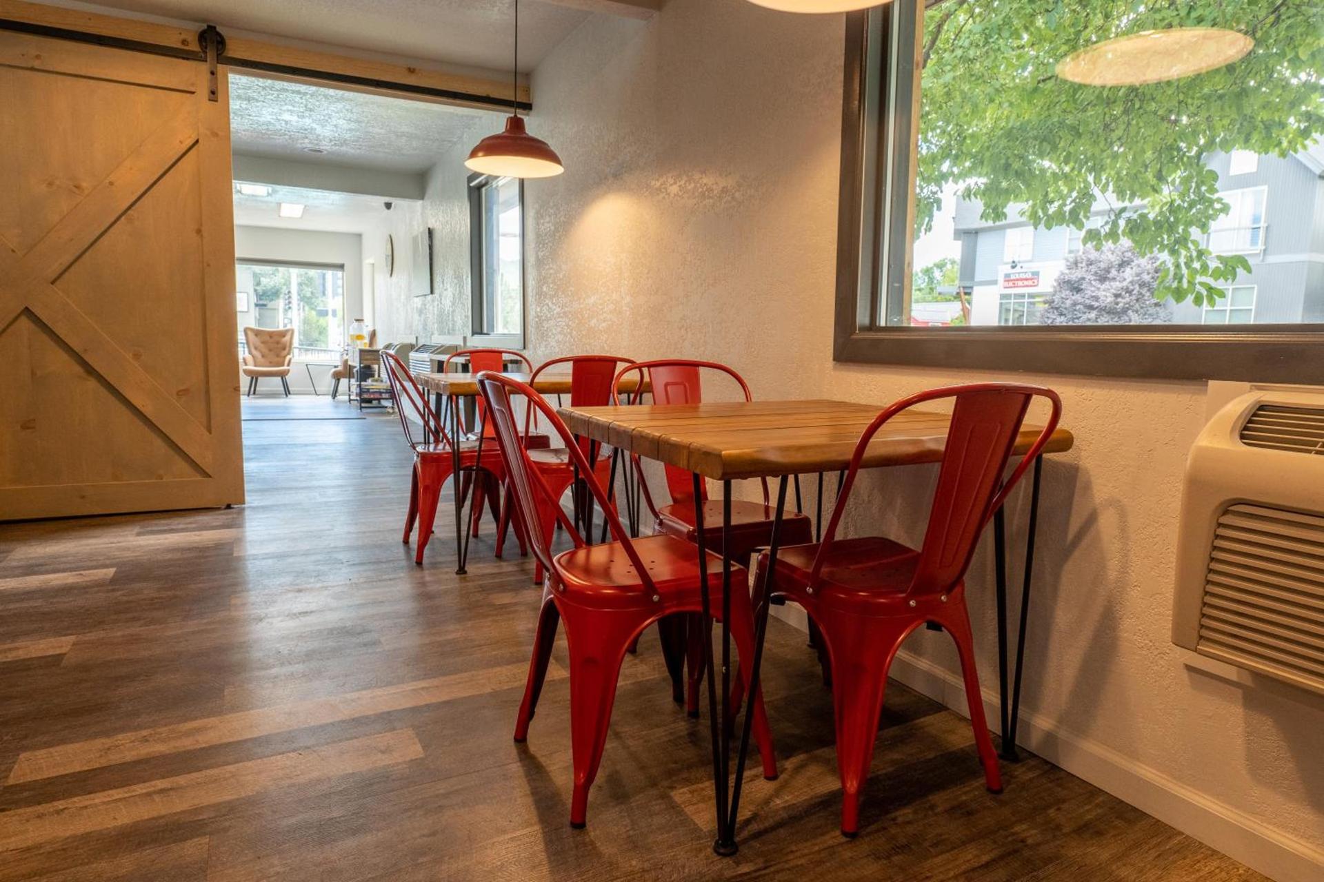 The Junction Hotel and Hostel photo 2