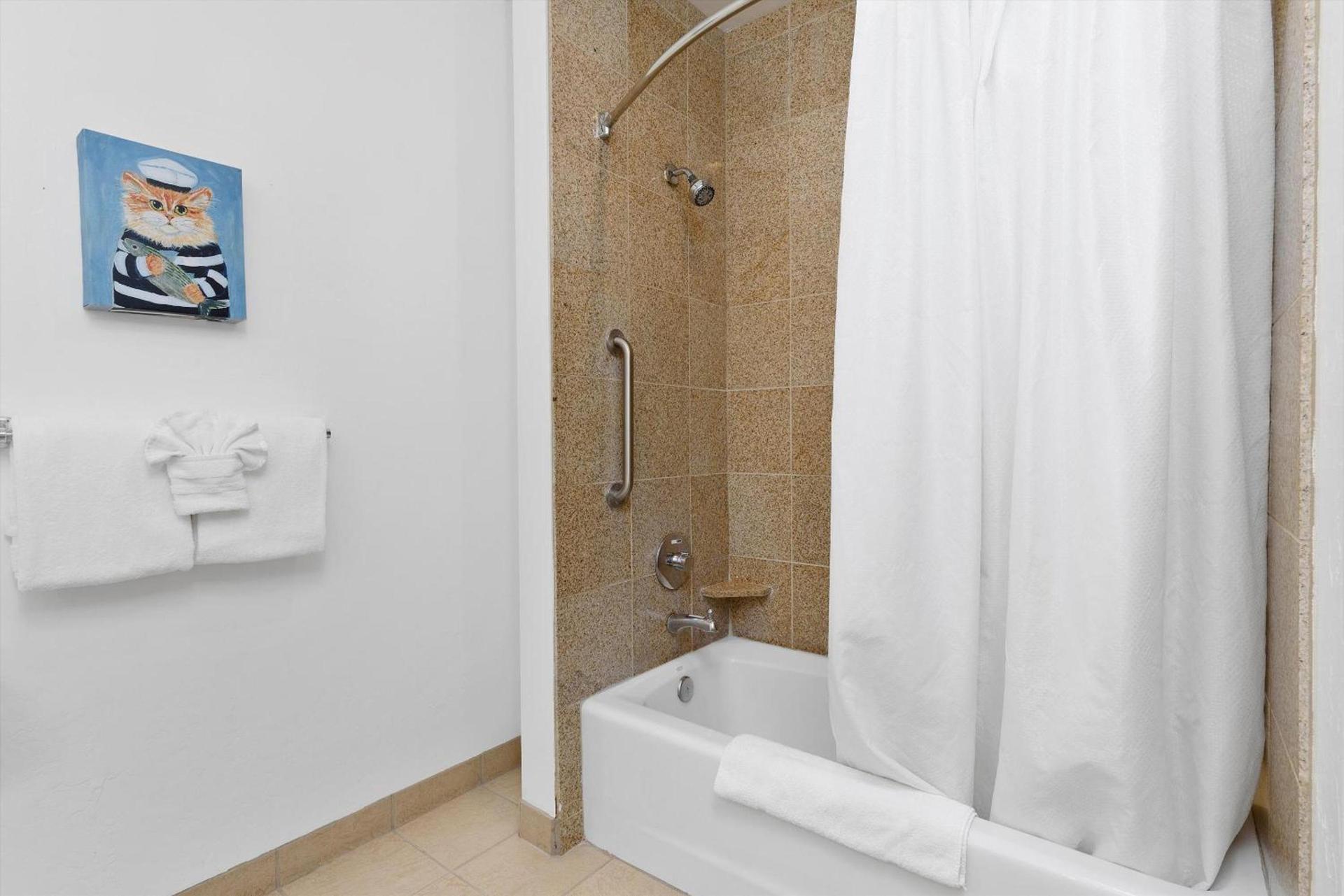 Beach House Inn & Suites photo 44