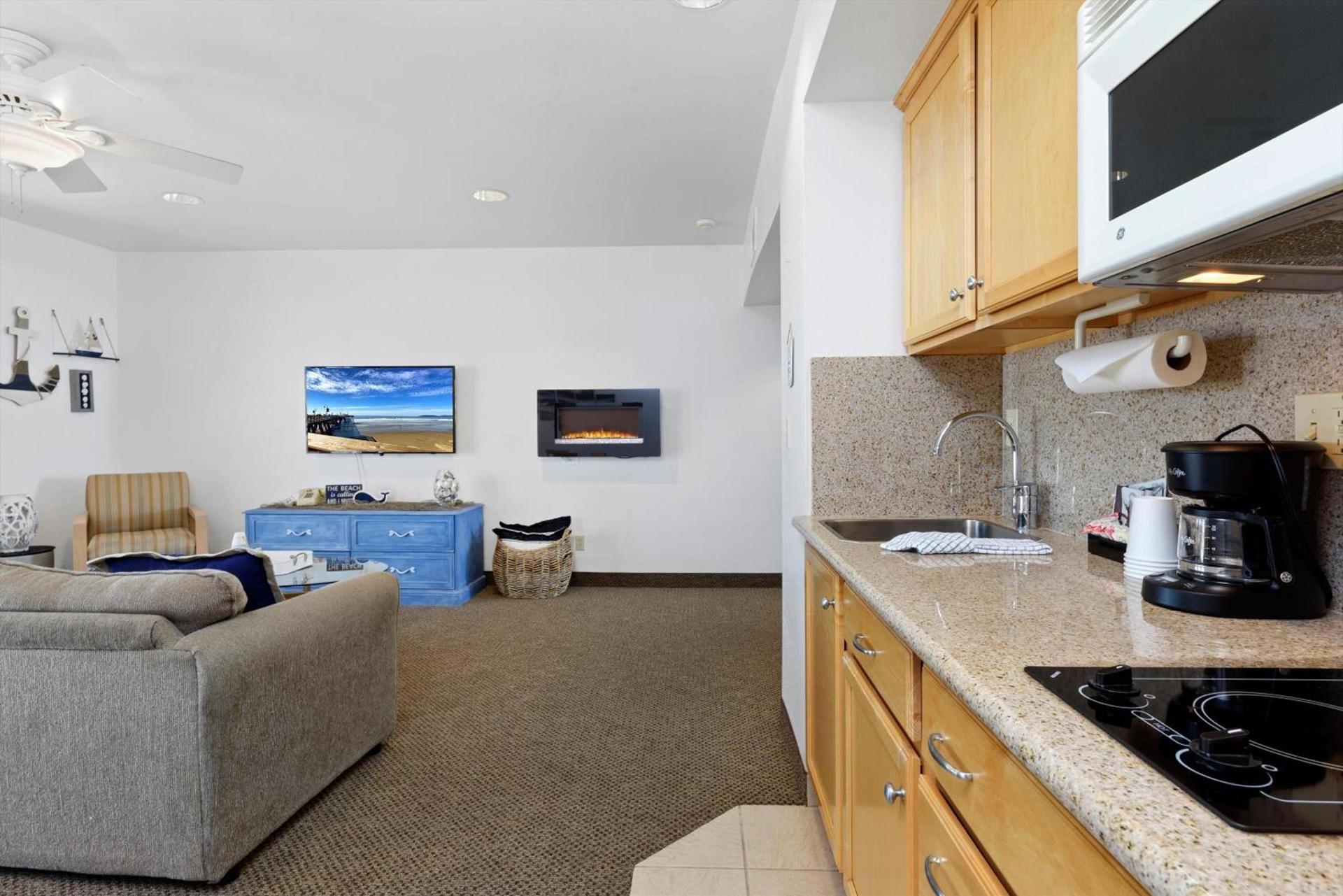 Beach House Inn & Suites photo 22