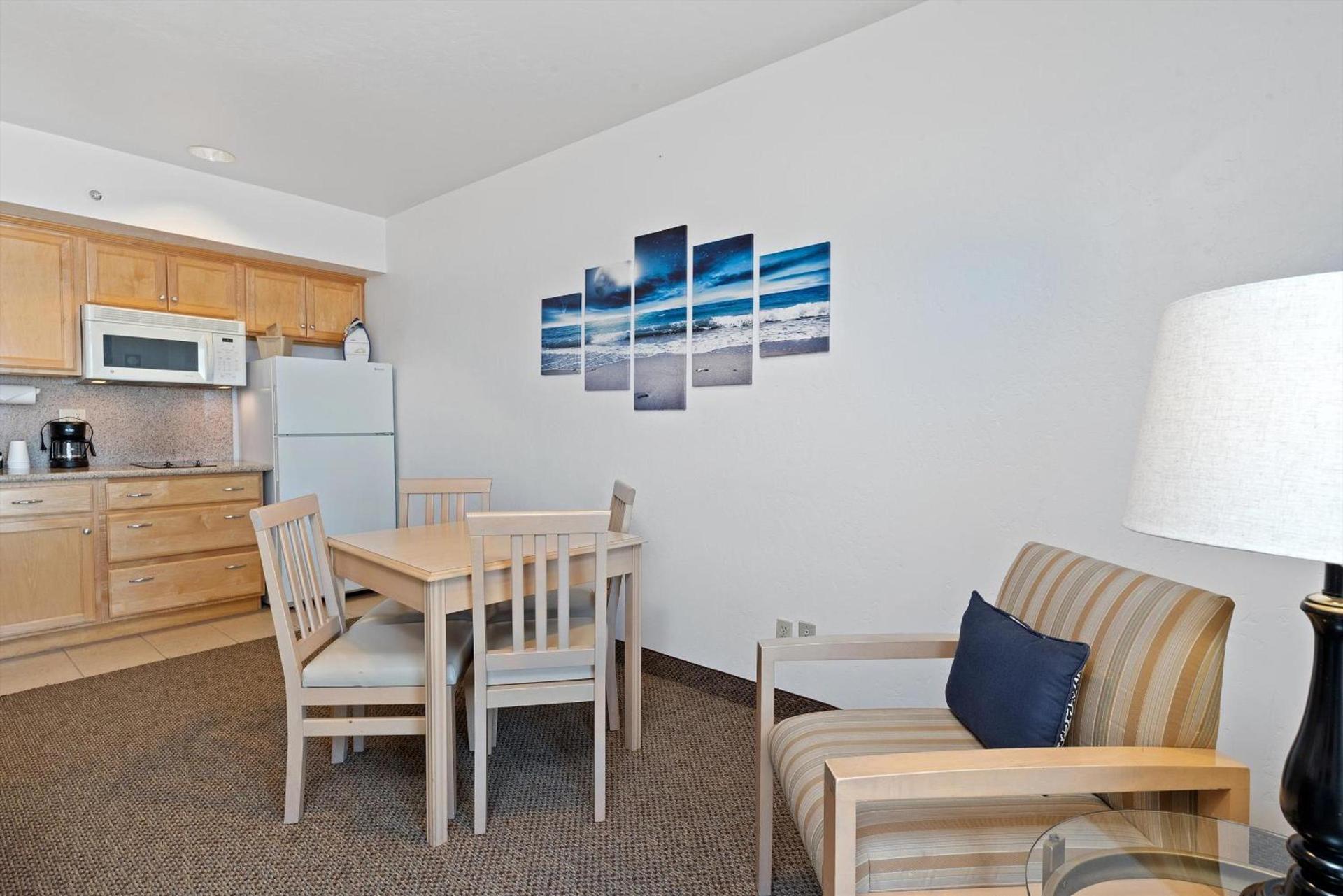 Beach House Inn & Suites photo 29